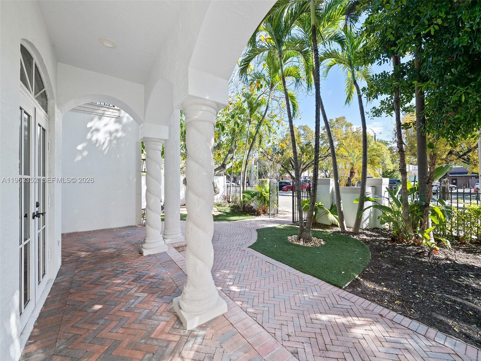 827 SE 2nd Ct Fort Lauderdale, FL 33301