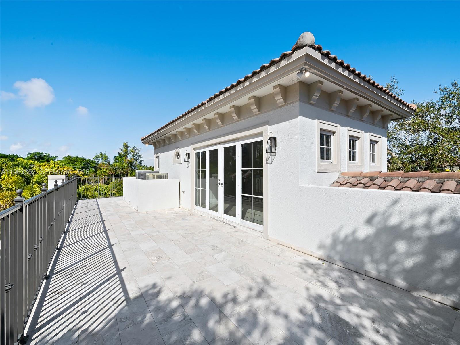 827 SE 2nd Ct Fort Lauderdale, FL 33301