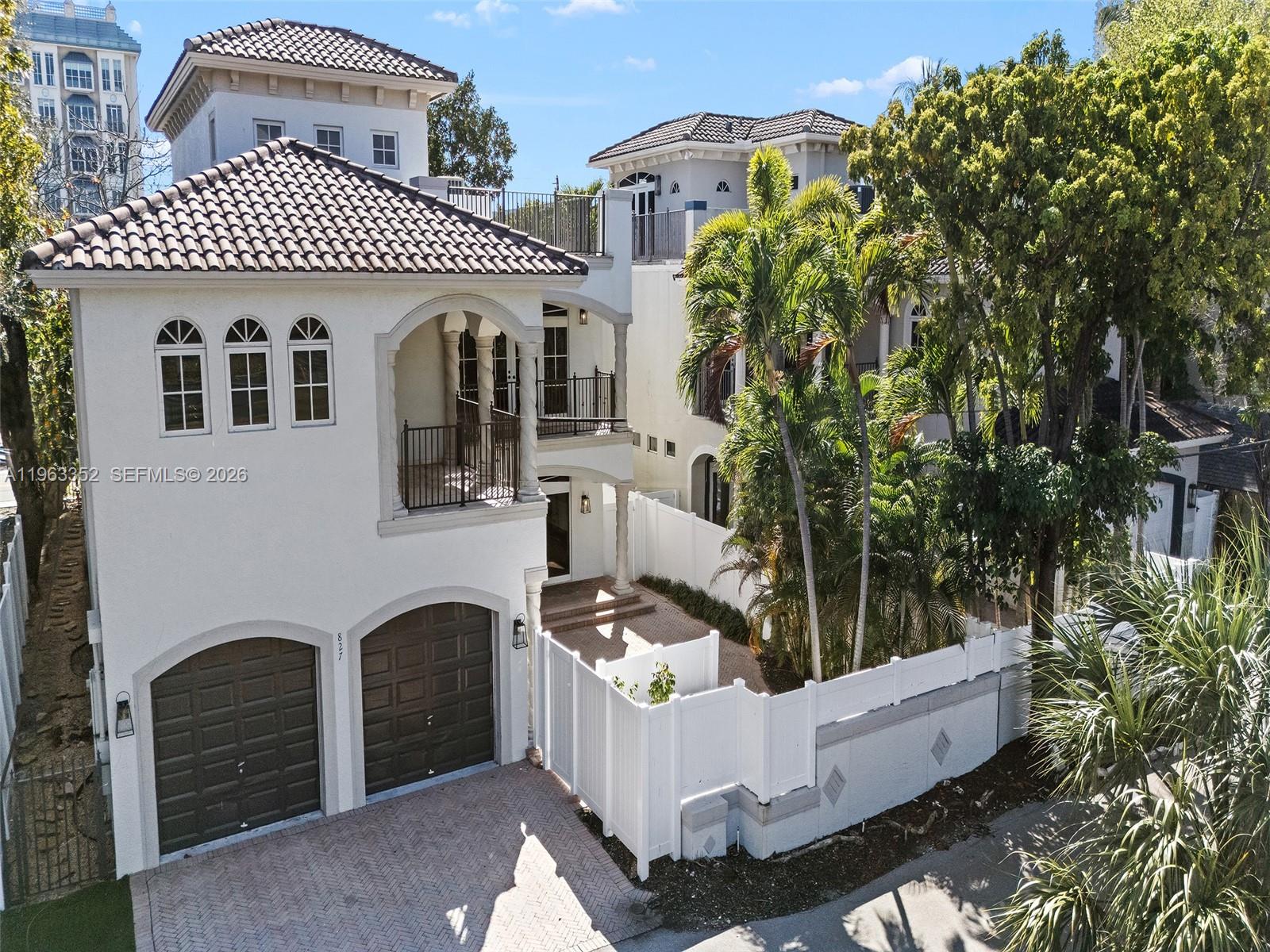 827 SE 2nd Ct Fort Lauderdale, FL 33301