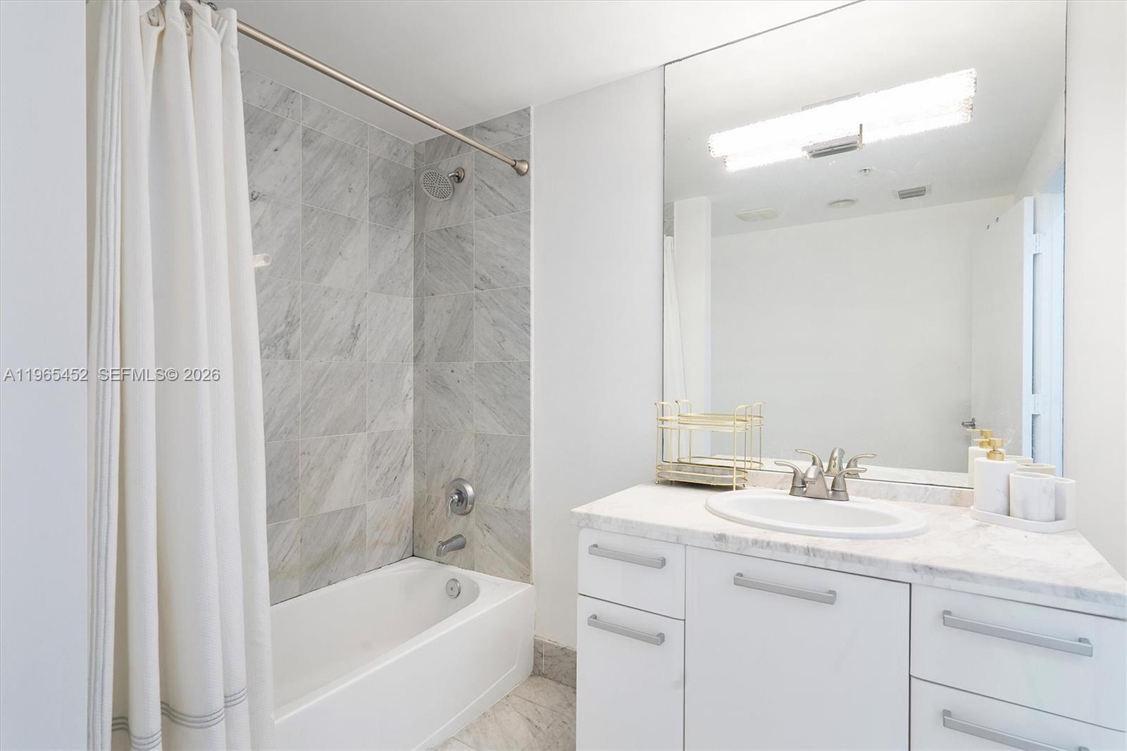 image Vizcayne South10