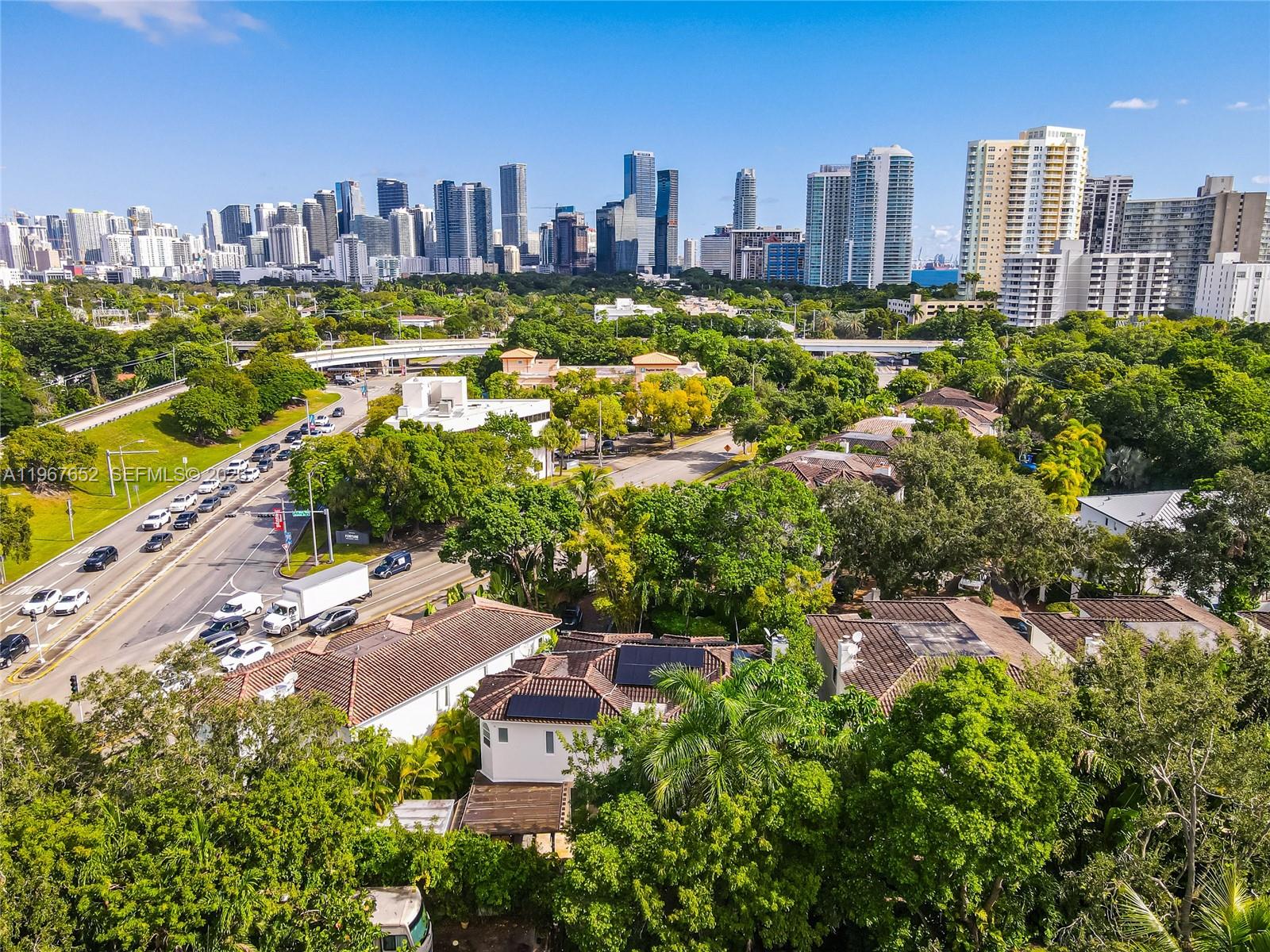 2752 Brickell Ct Miami, FL 33129