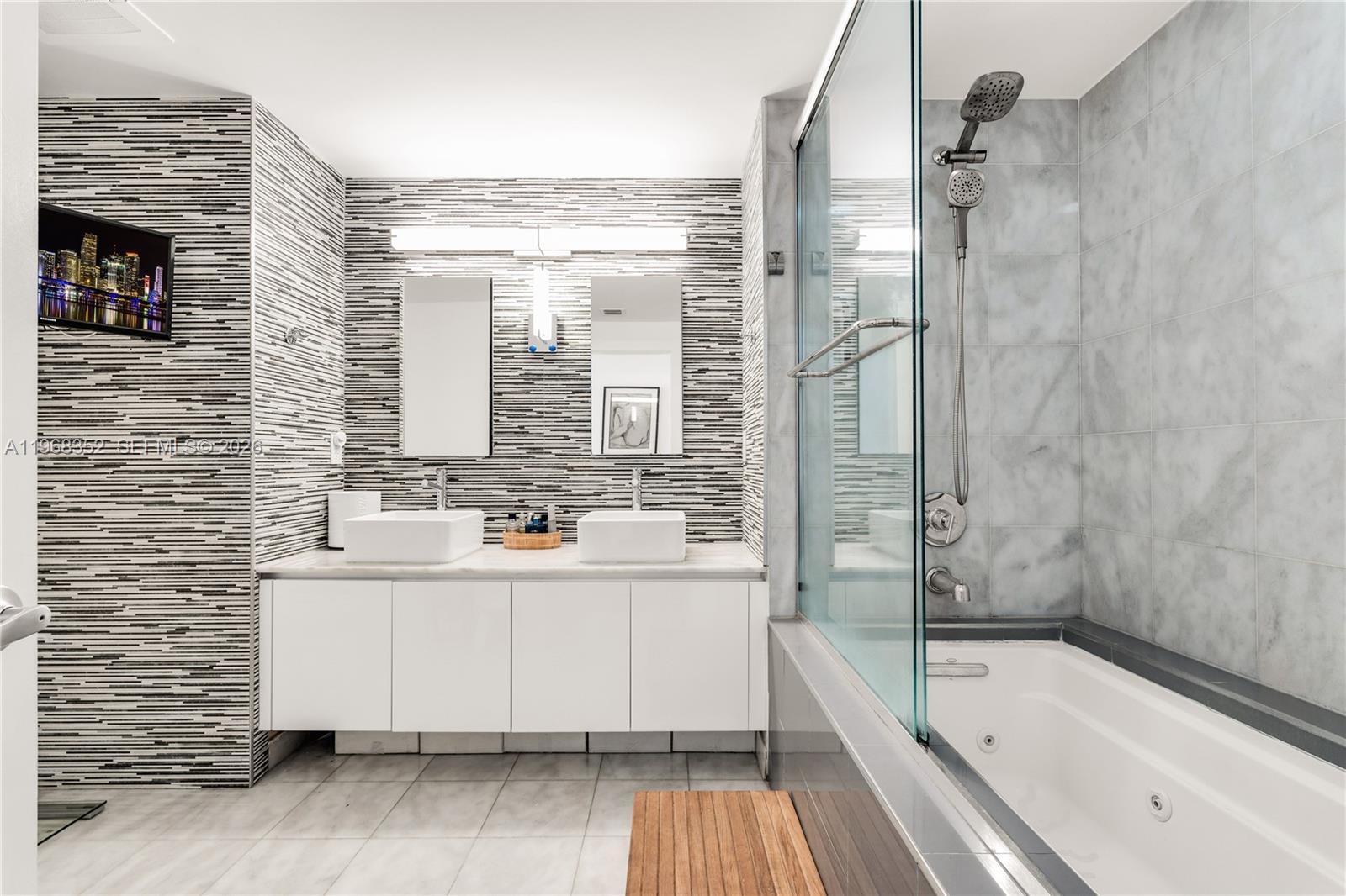 image Blue on the Bay13