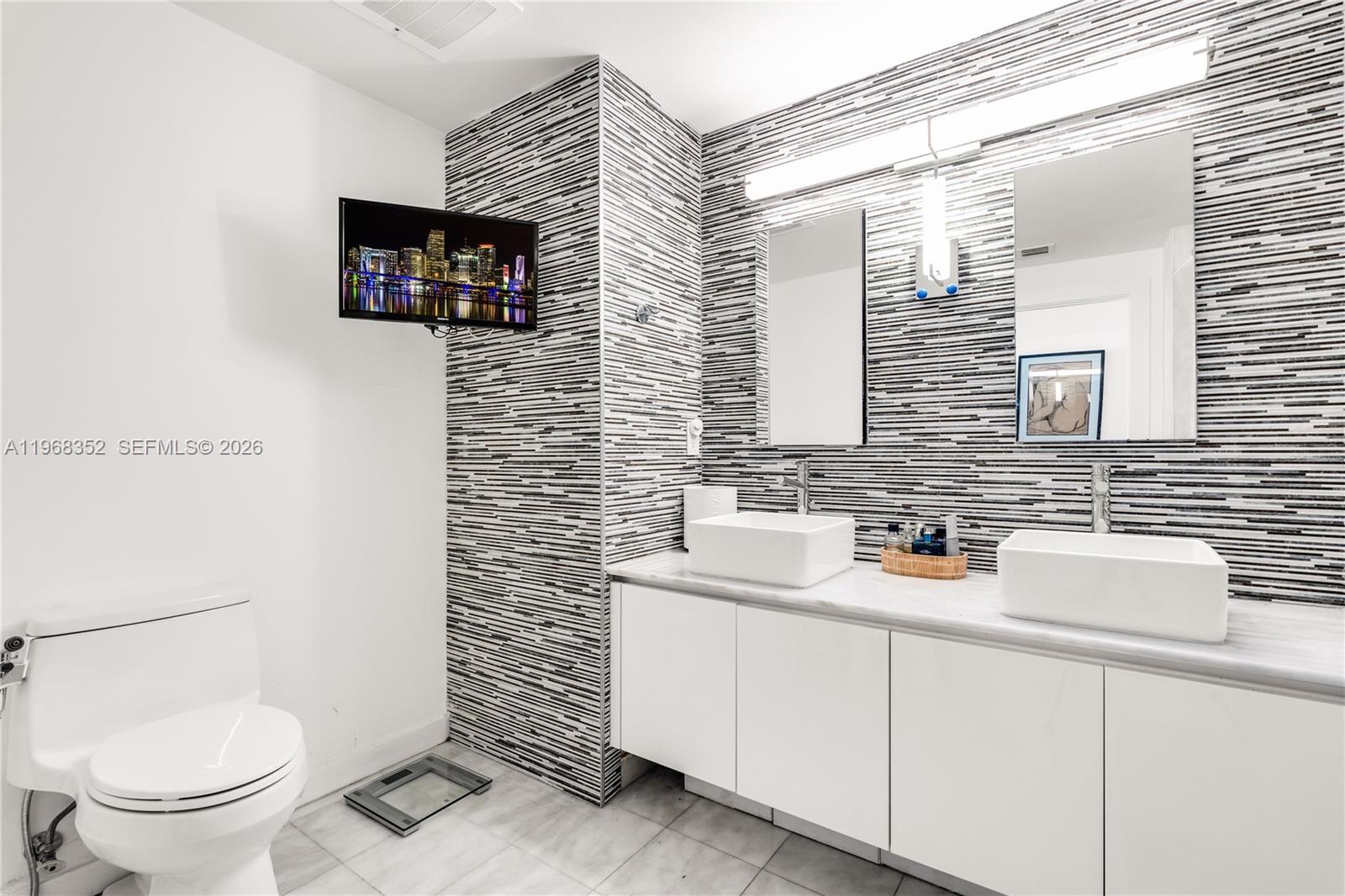 image Blue on the Bay14