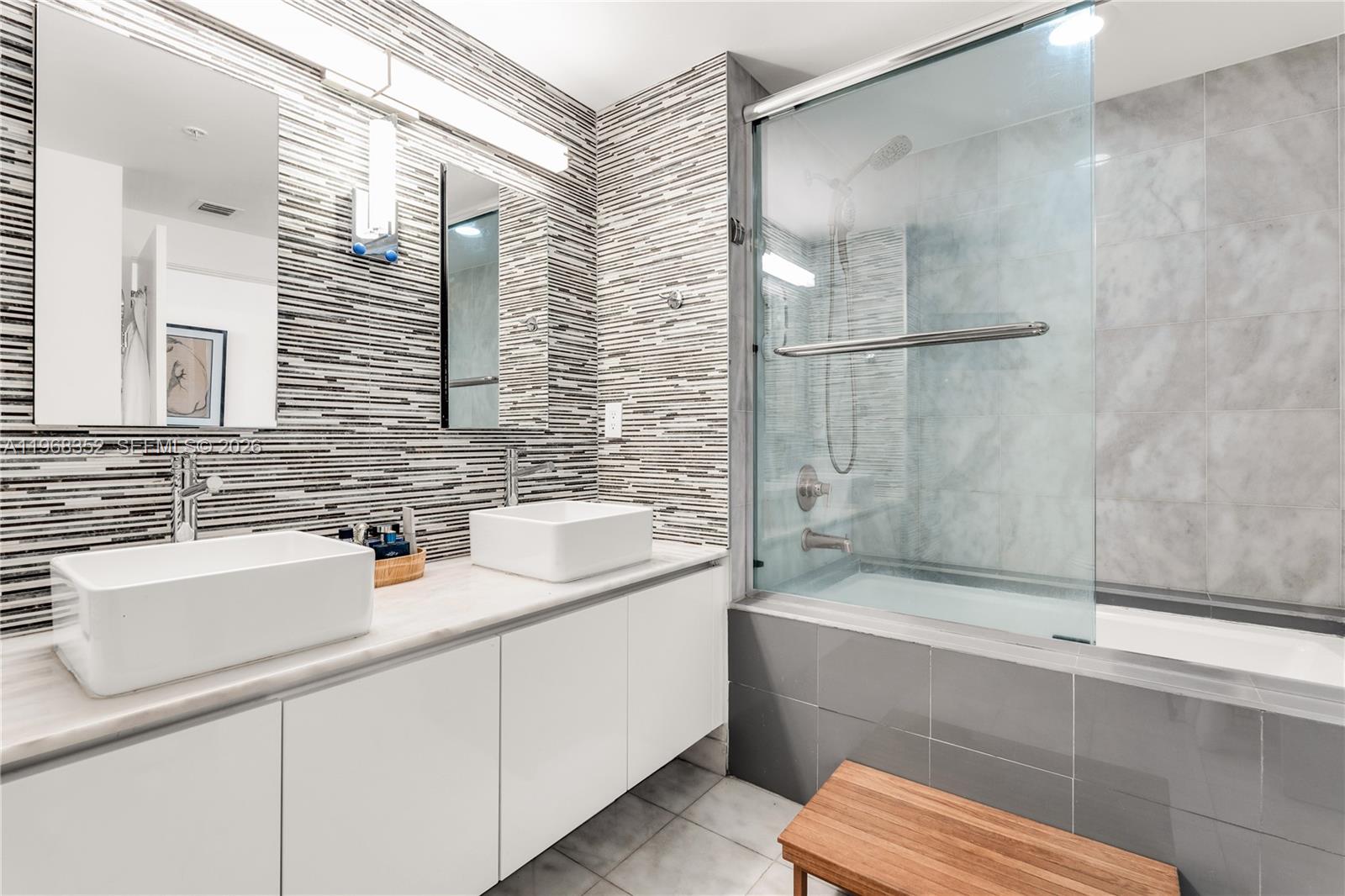 image Blue on the Bay15