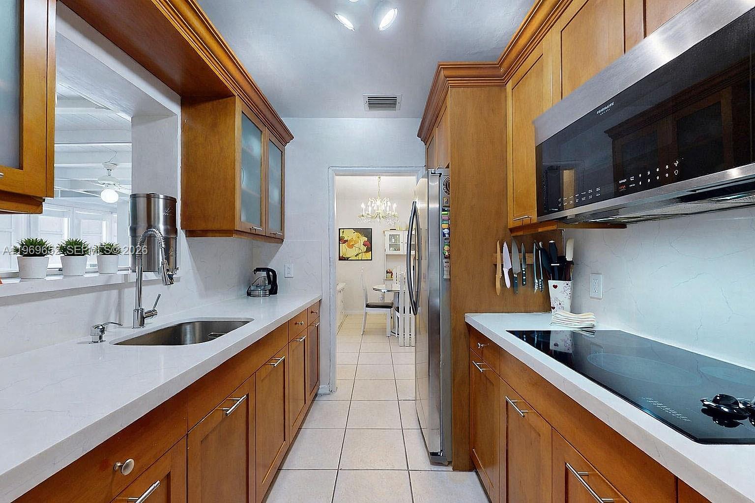 1611 SW 21st St Miami, FL 33145