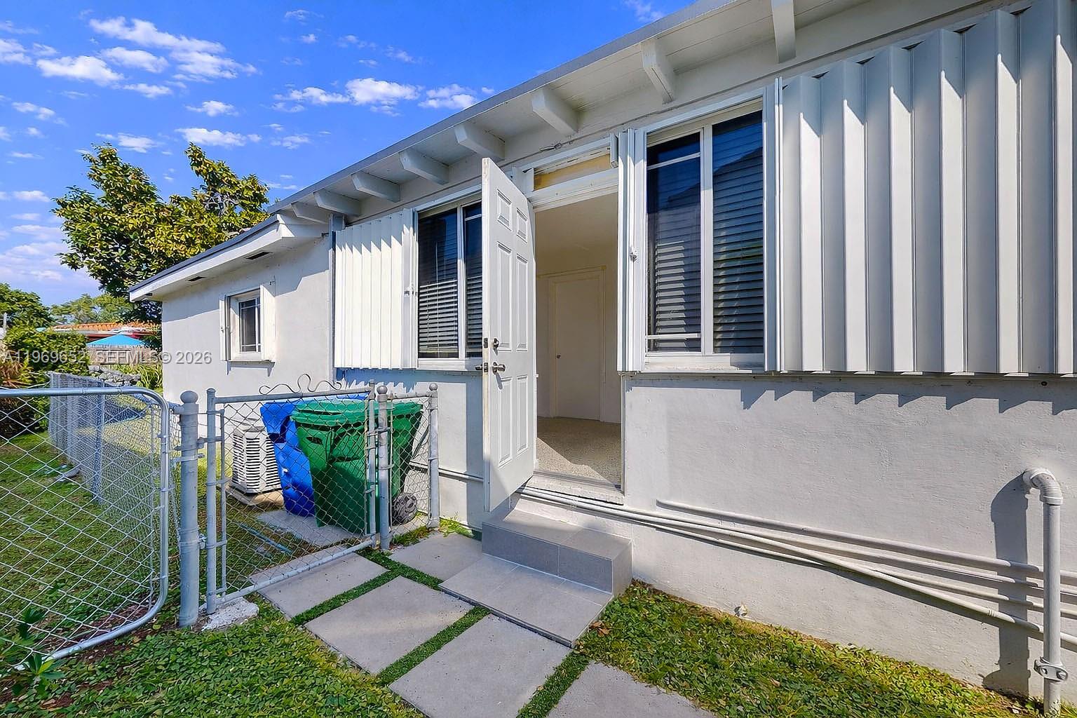 1611 SW 21st St Miami, FL 33145