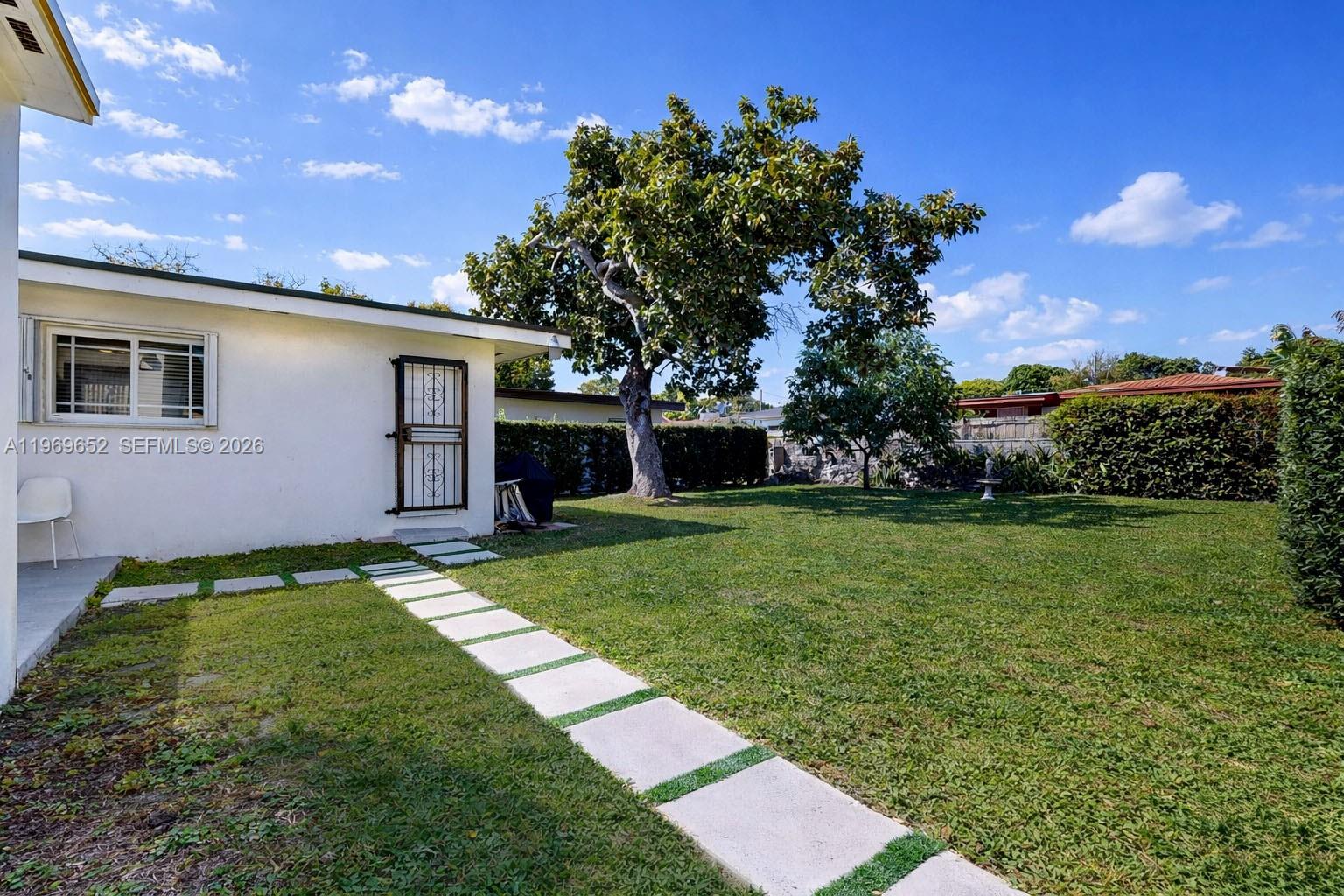 1611 SW 21st St Miami, FL 33145