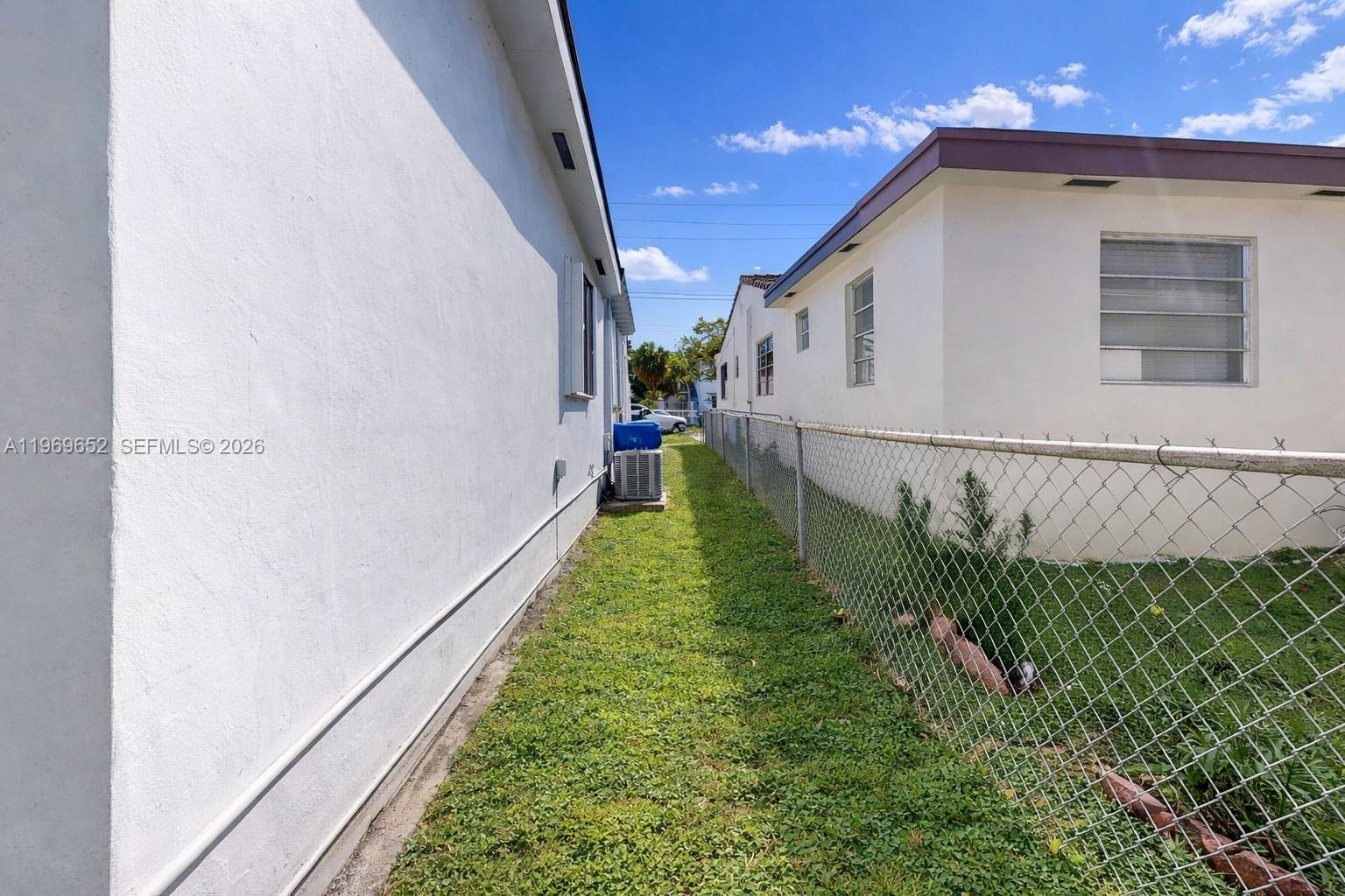 1611 SW 21st St Miami, FL 33145