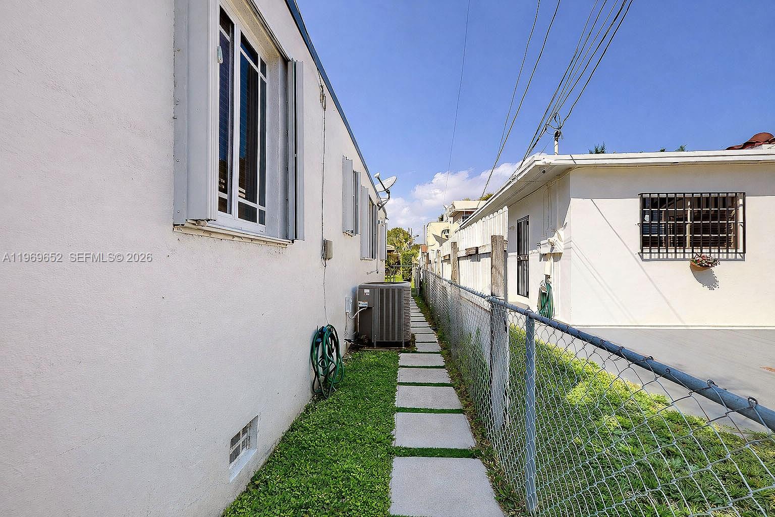 1611 SW 21st St Miami, FL 33145