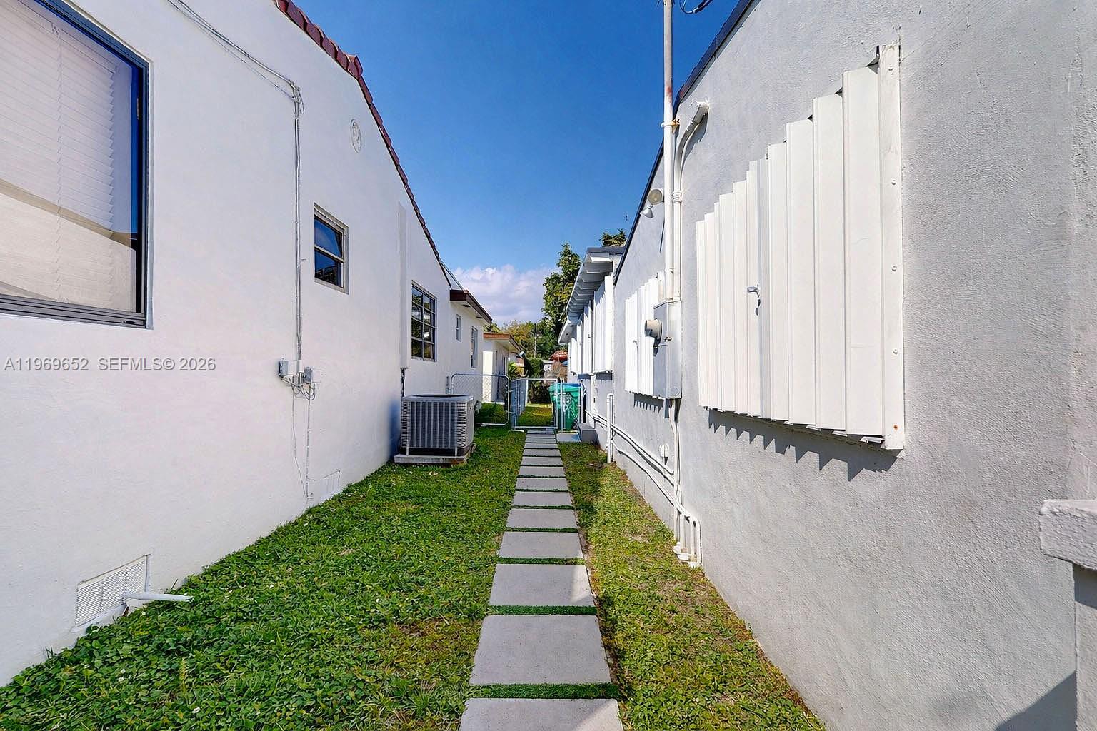 1611 SW 21st St Miami, FL 33145