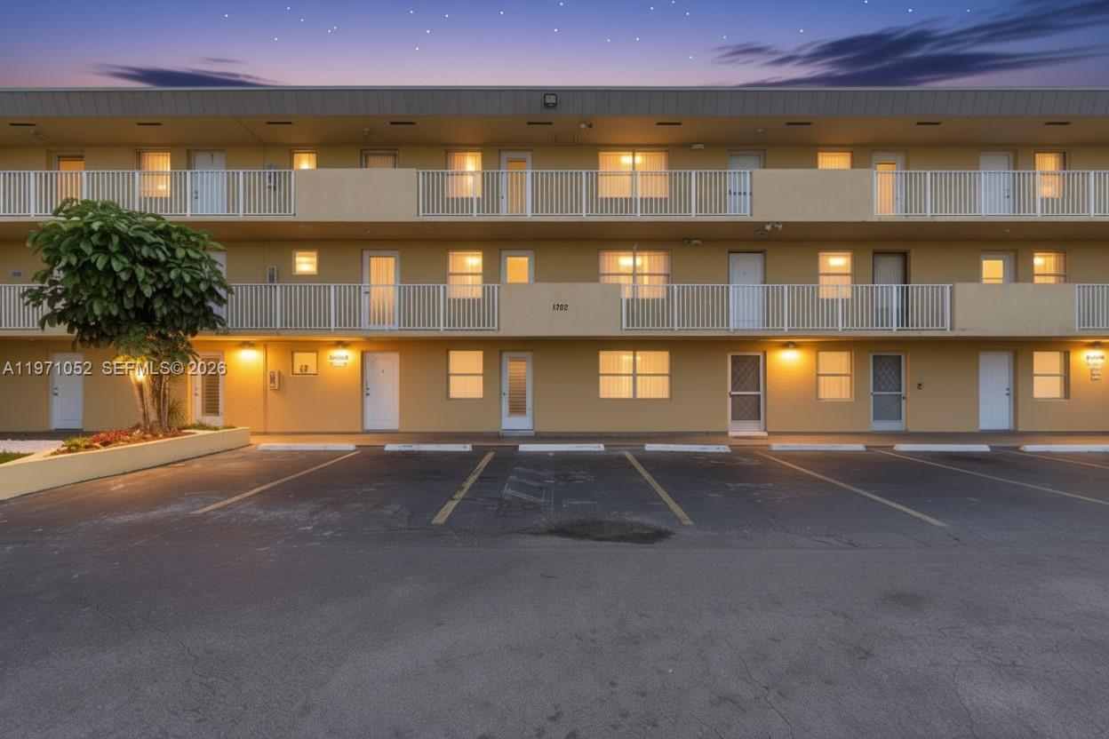 1302 NE 191st St #A221