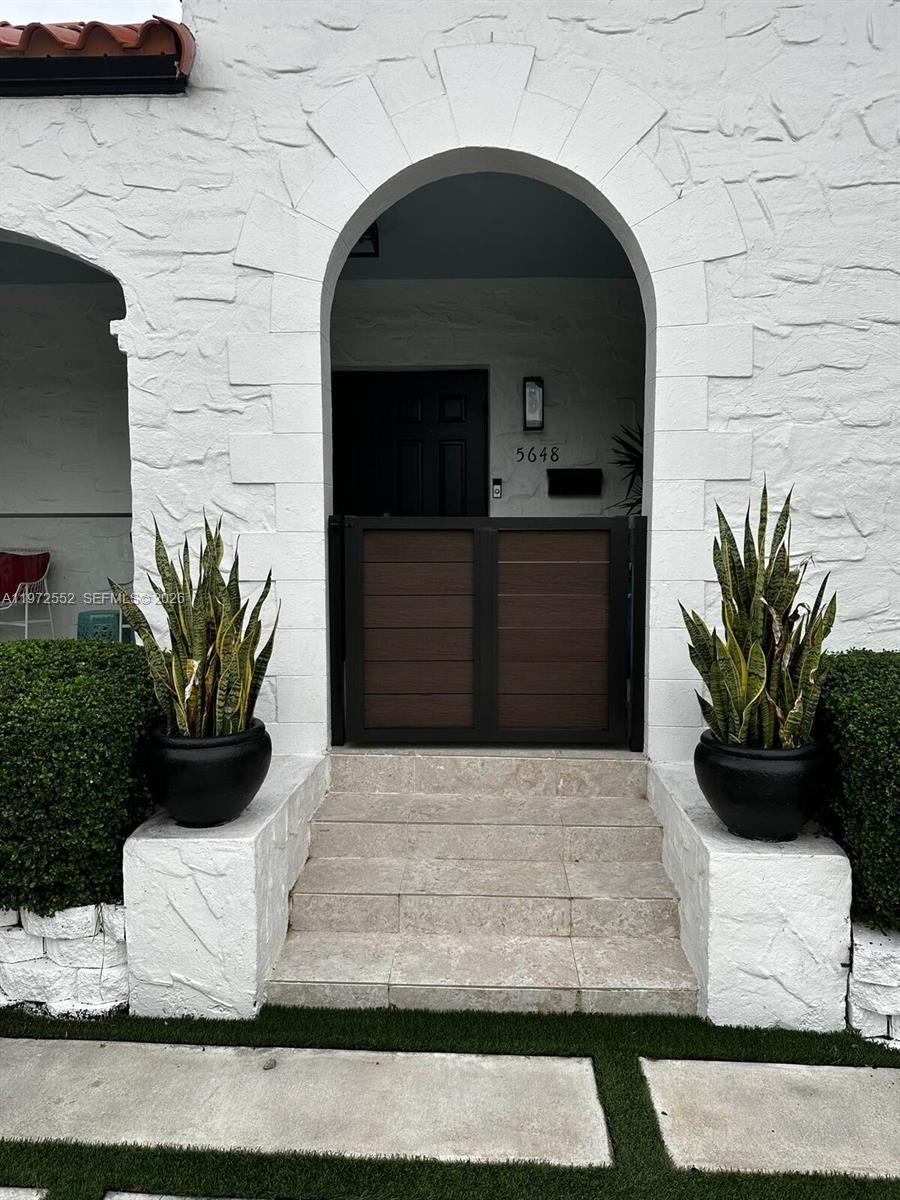5648 SW 5th Ter Miami, FL 33134