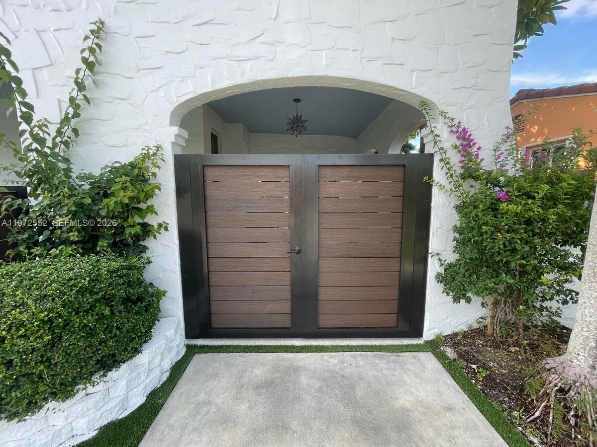 5648 SW 5th Ter Miami, FL 33134