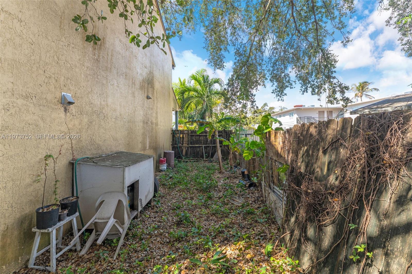 1613 NW 16th St #E Miami, FL 33125