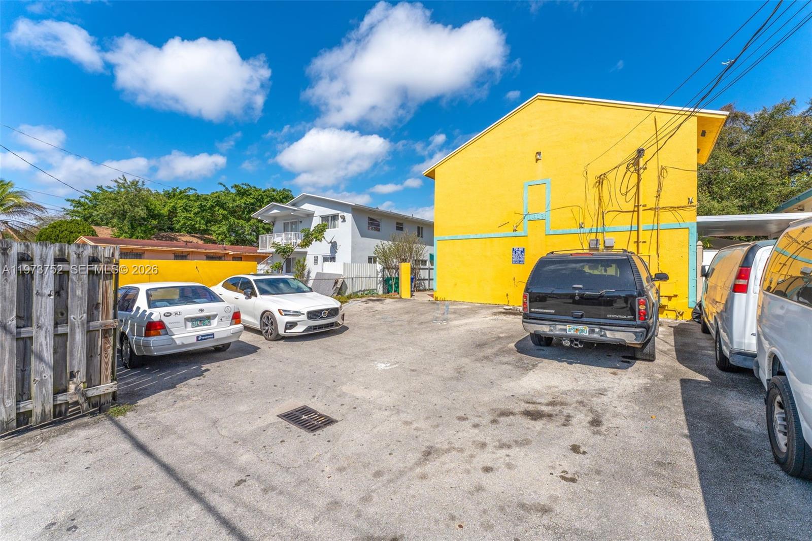 1613 NW 16th St #E Miami, FL 33125