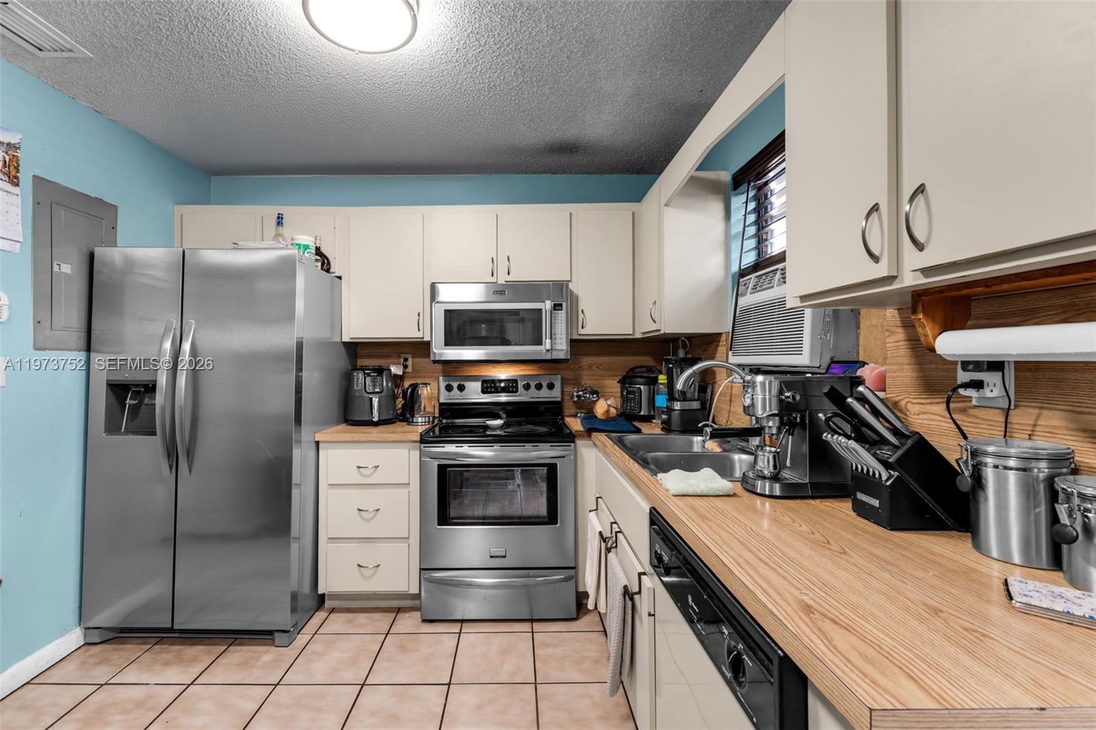 1613 NW 16th St #E Miami, FL 33125