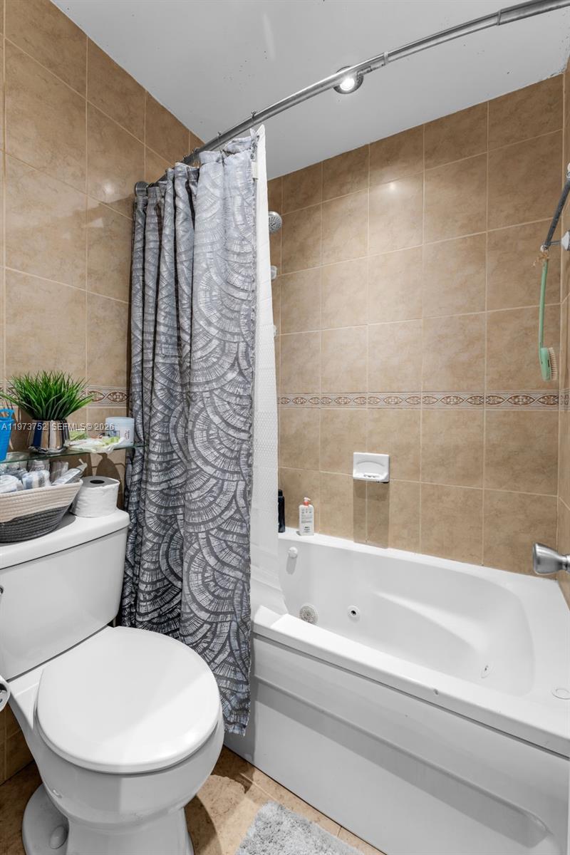 1613 NW 16th St #E Miami, FL 33125