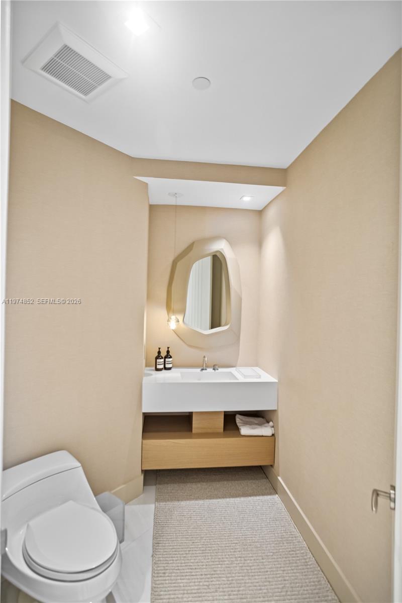 16051 Collins Ave #3202 Sunny Isles Beach, FL 33160