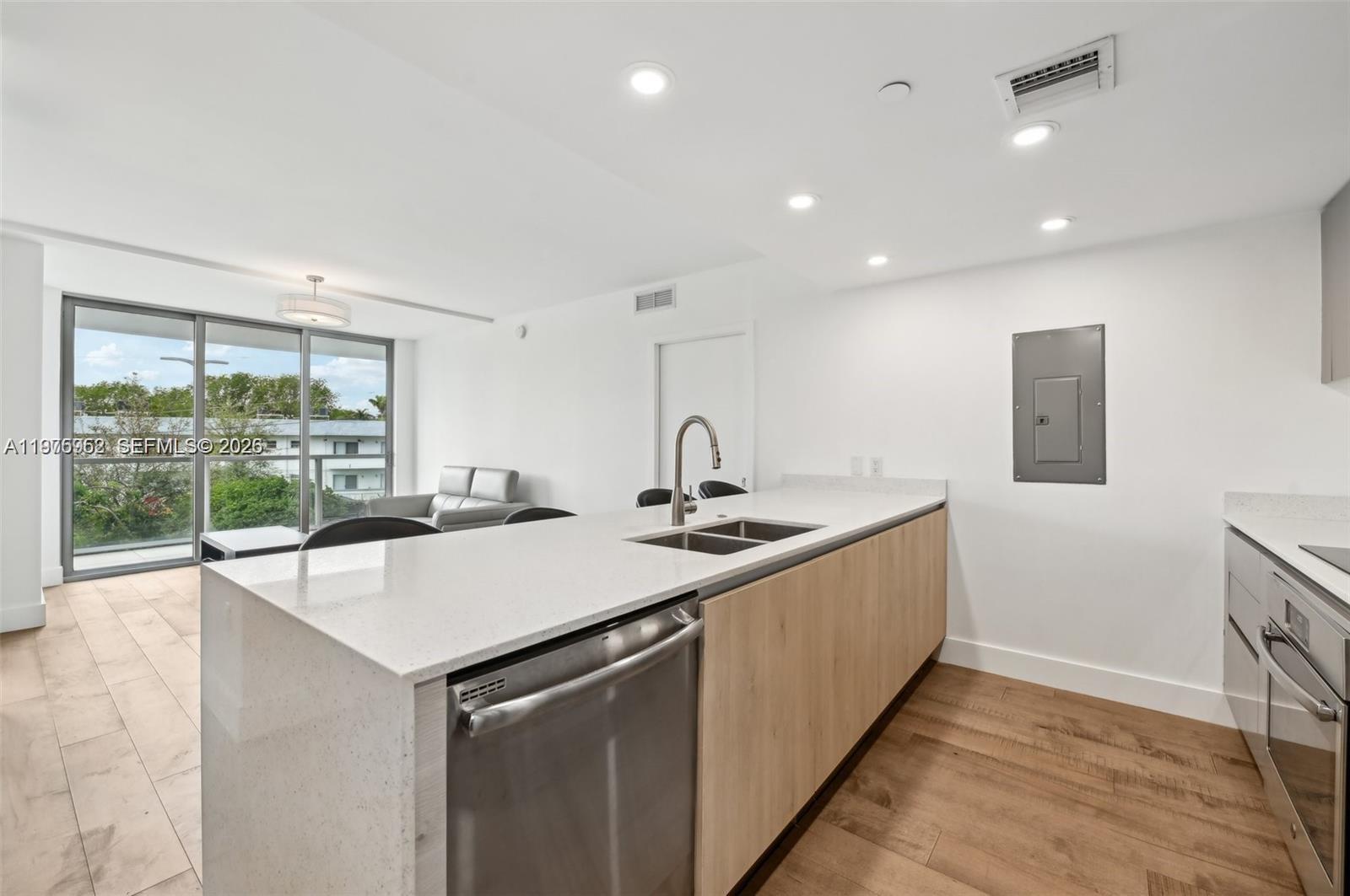 13800 Highland Dr #202 North Miami Beach, FL 33181