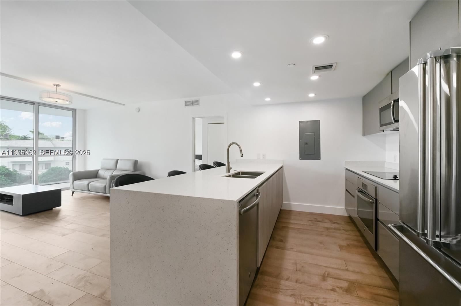 13800 Highland Dr #202 North Miami Beach, FL 33181