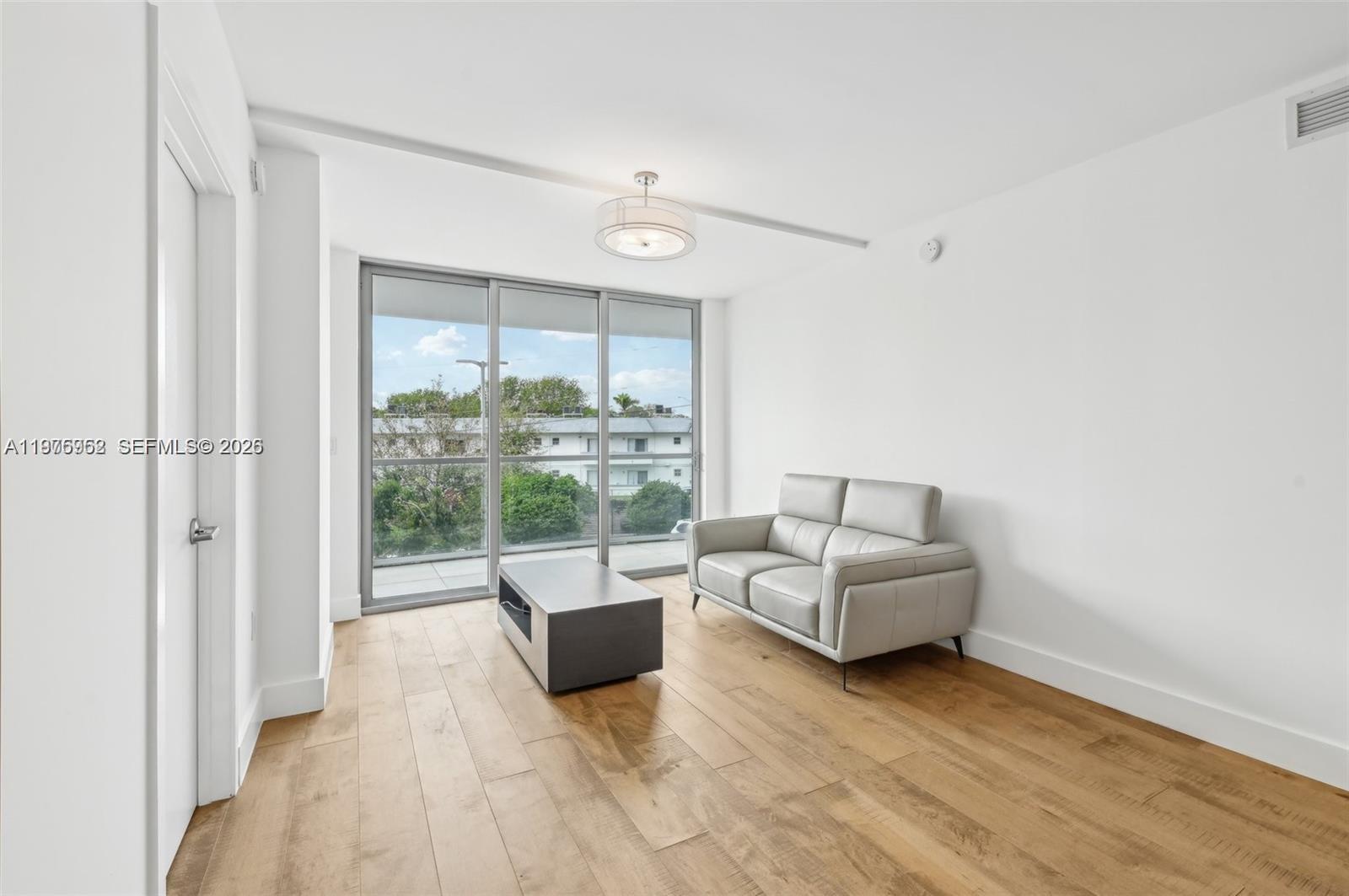 13800 Highland Dr #202 North Miami Beach, FL 33181