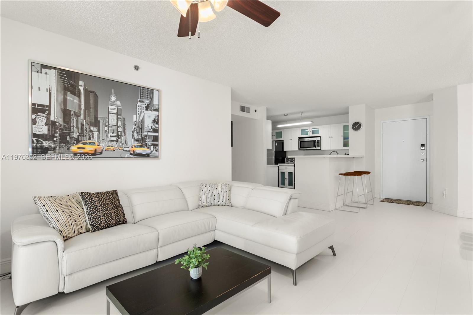 19555 E Country Clb Dr #8208