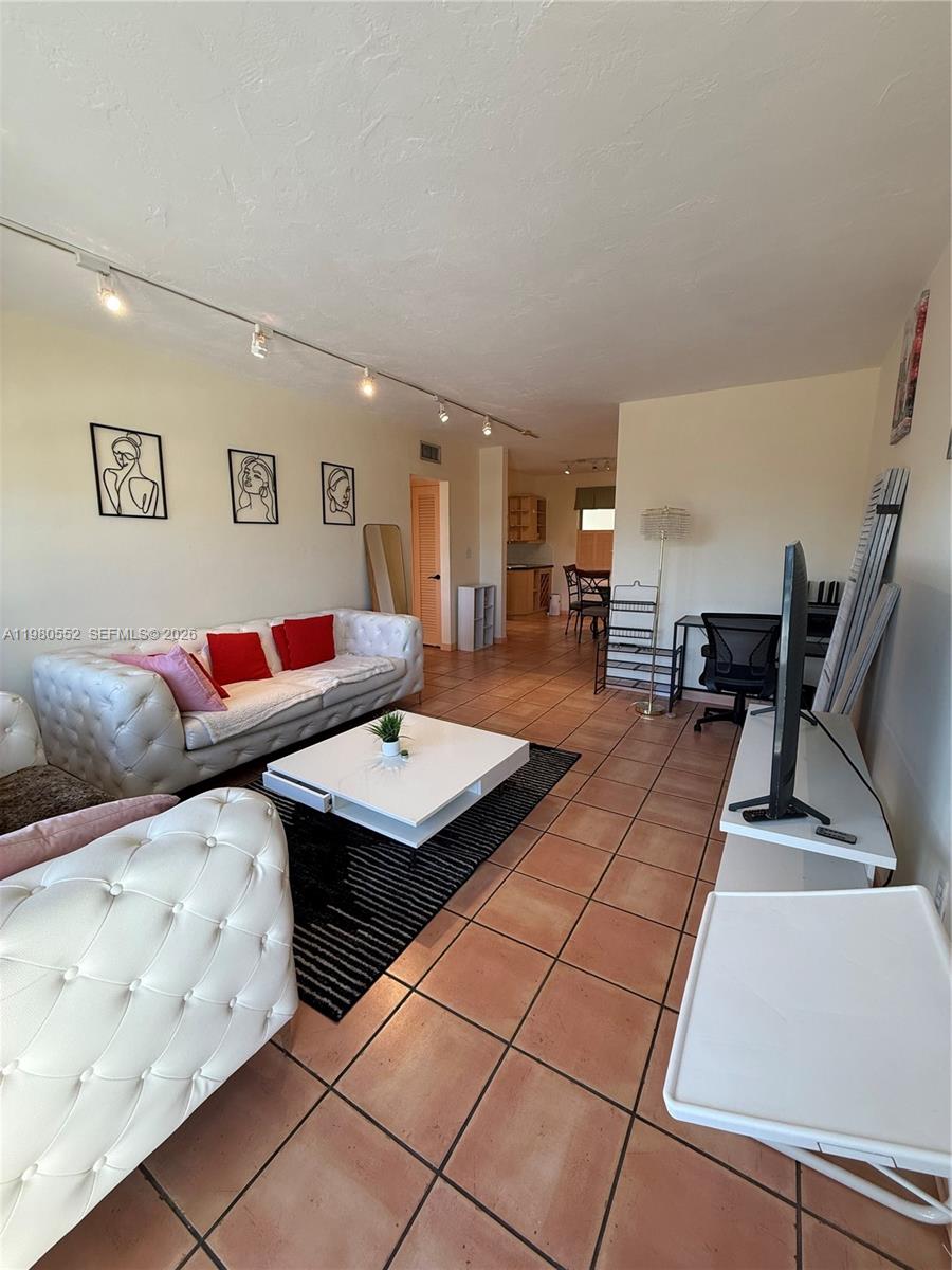 1480 Euclid Ave #301