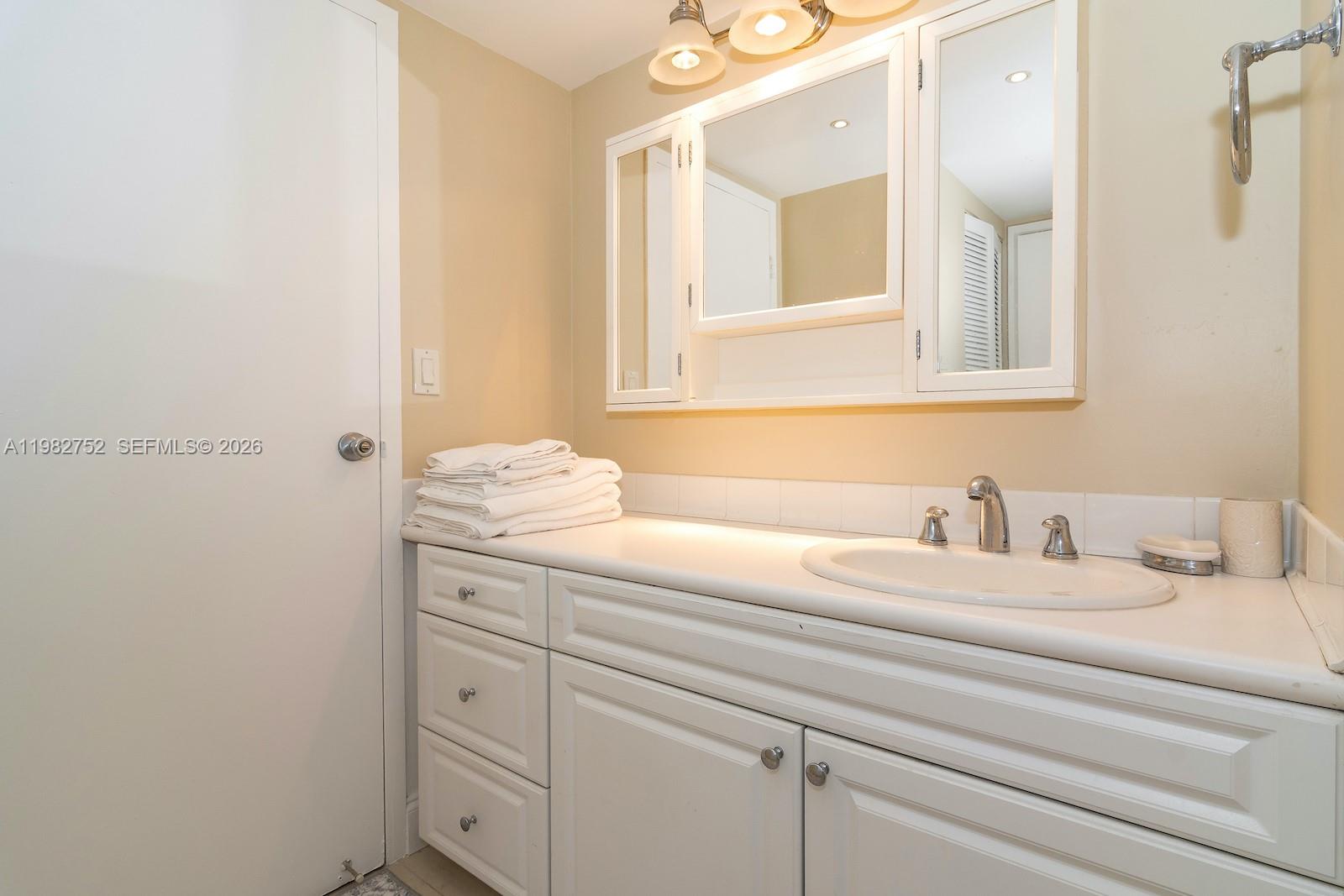 2333 Brickell Ave #1710 Miami, FL 33129