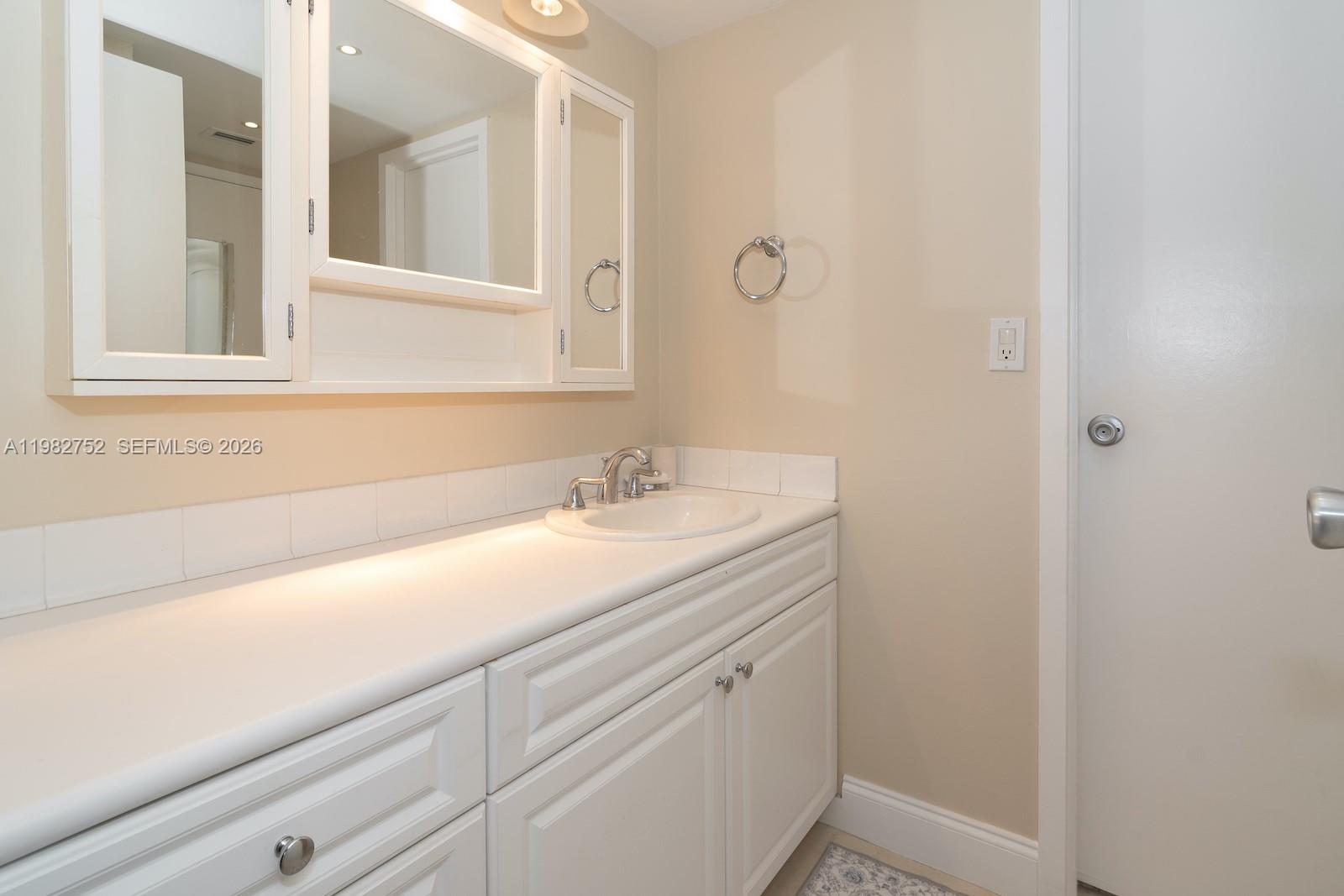 2333 Brickell Ave #1710 Miami, FL 33129