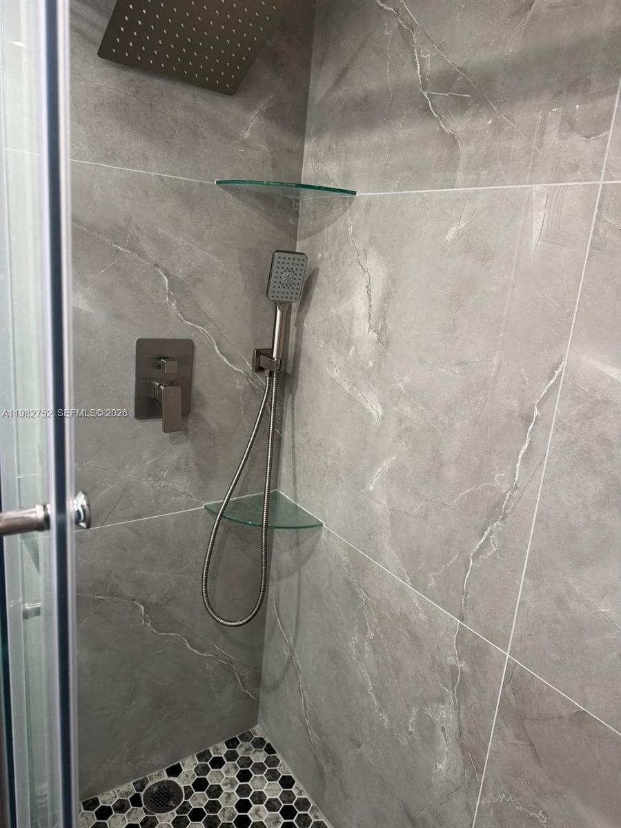 2333 Brickell Ave #1710 Miami, FL 33129