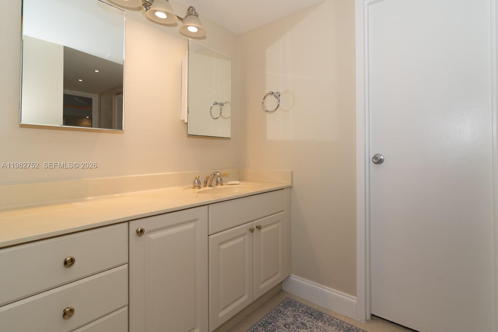 2333 Brickell Ave #1710 Miami, FL 33129