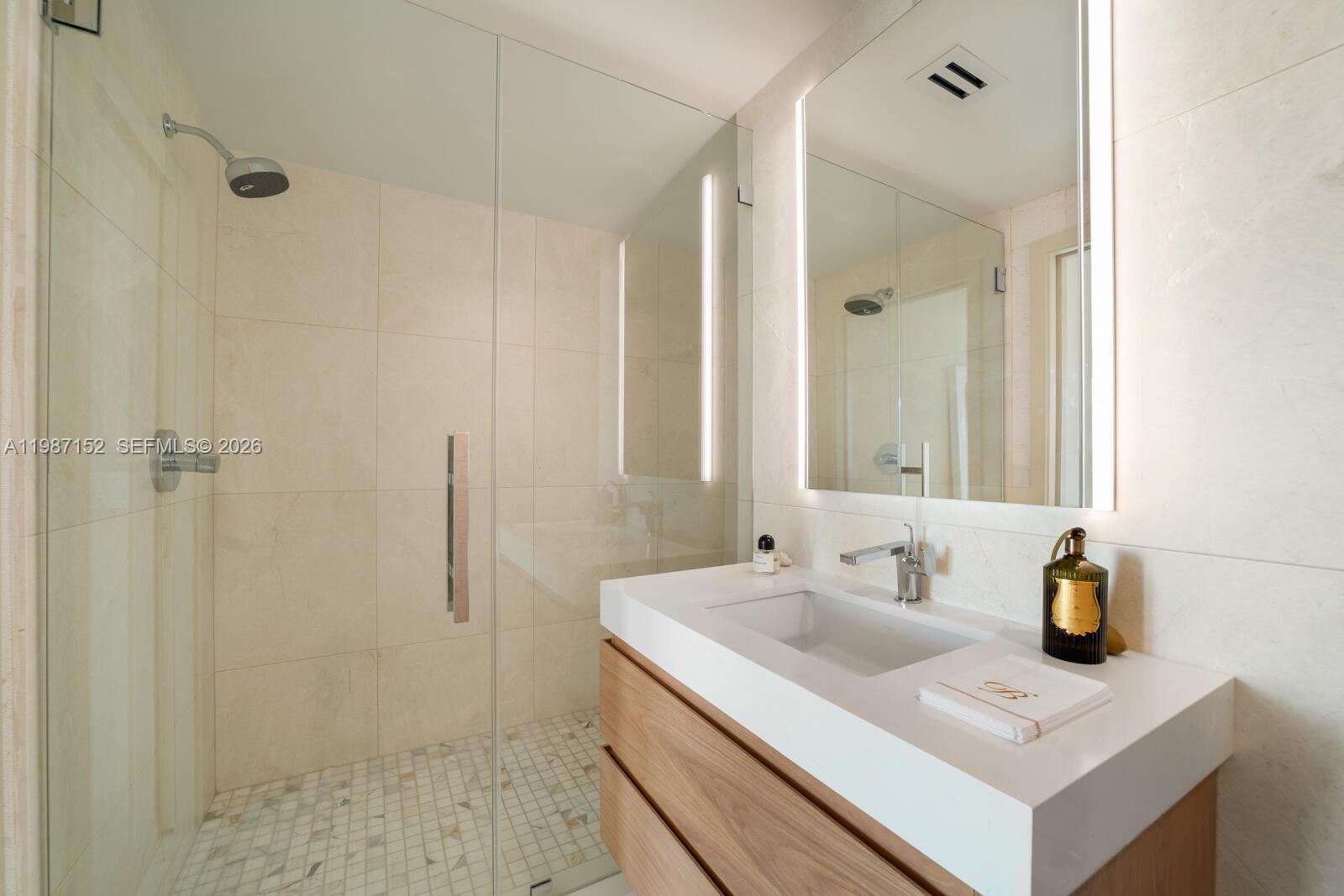 5600 Collins Ave #D Miami Beach, FL 33140