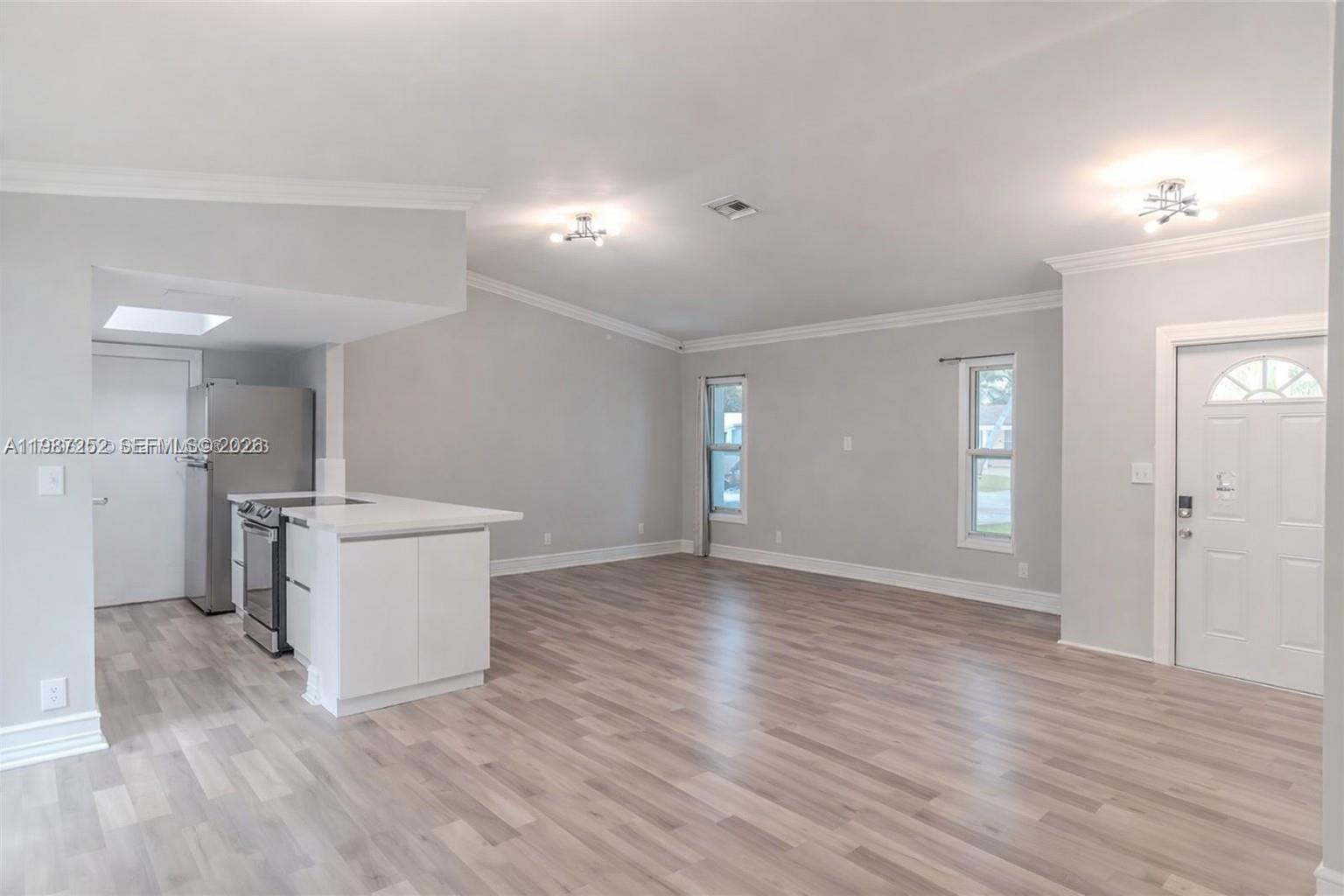 4541 SW 28th Ter Dania Beach, FL 33312