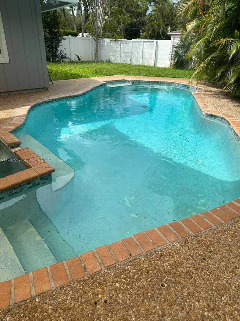 4541 SW 28th Ter Dania Beach, FL 33312