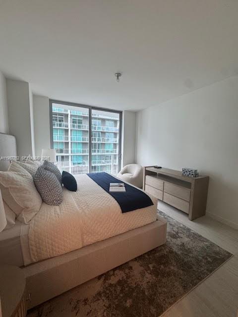 77 SE 5th St #3008 Miami, FL 33131