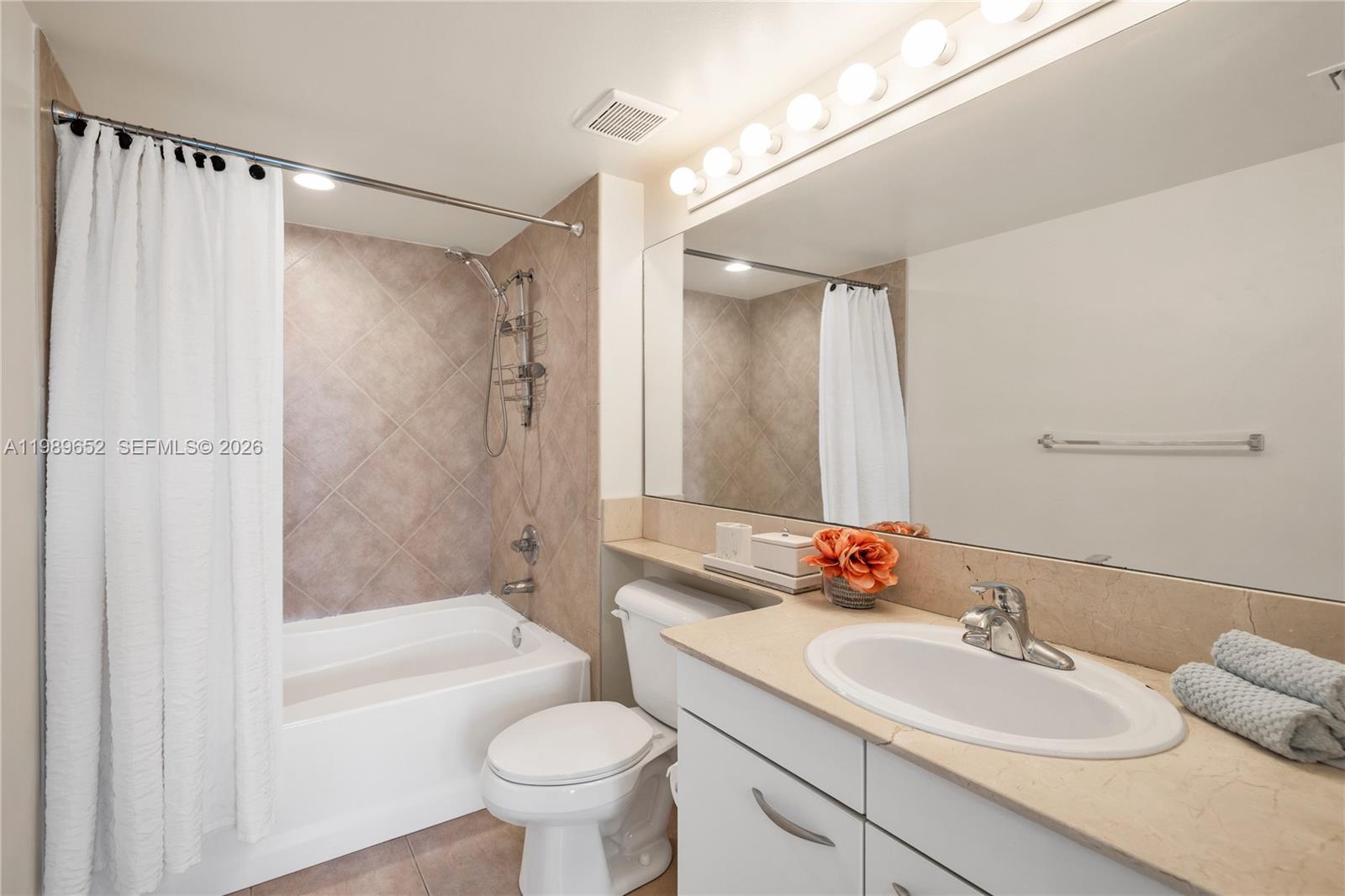 image 2080 Ocean Drive15