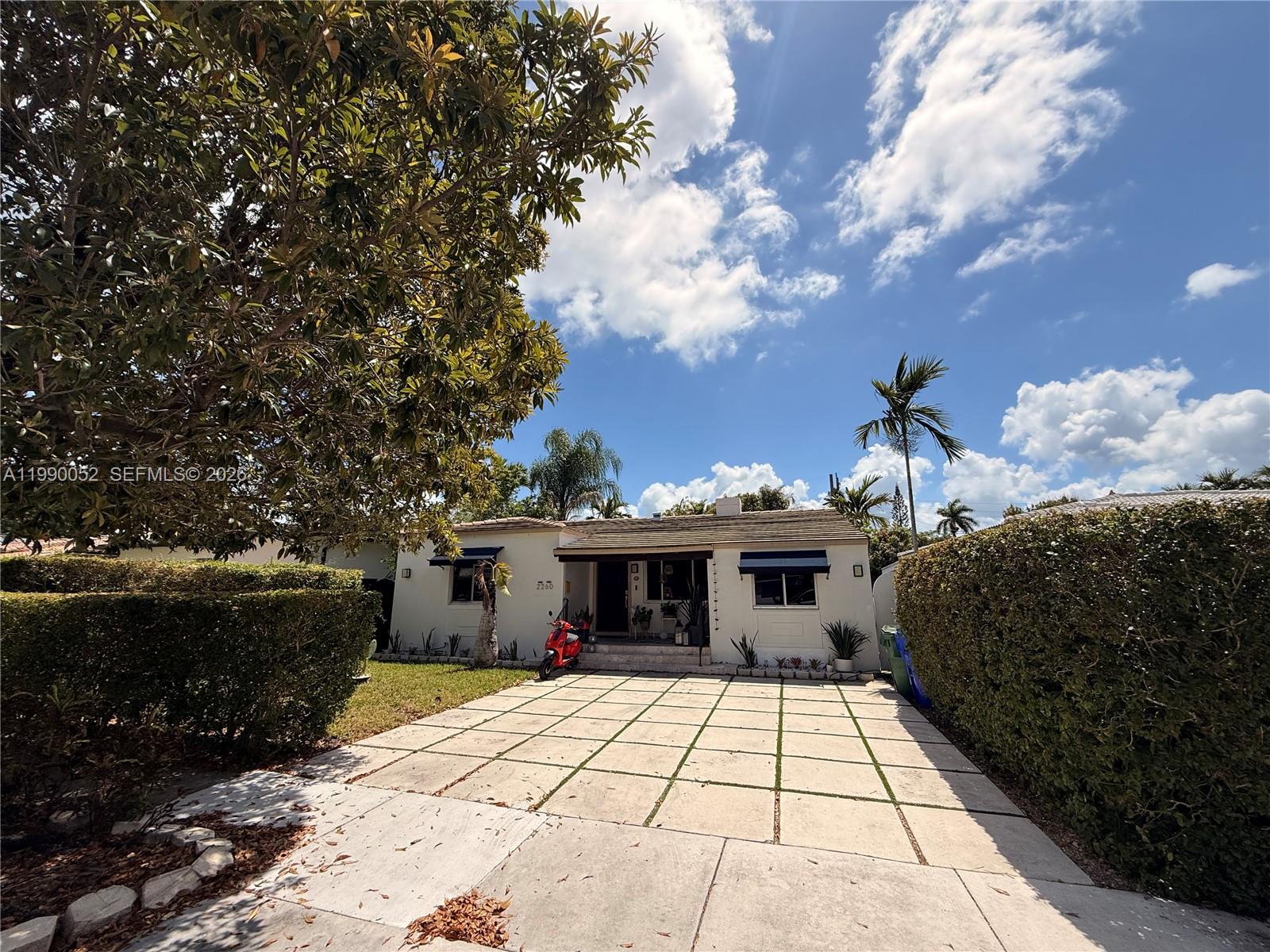 2260 SW 25th St Miami, FL 33133