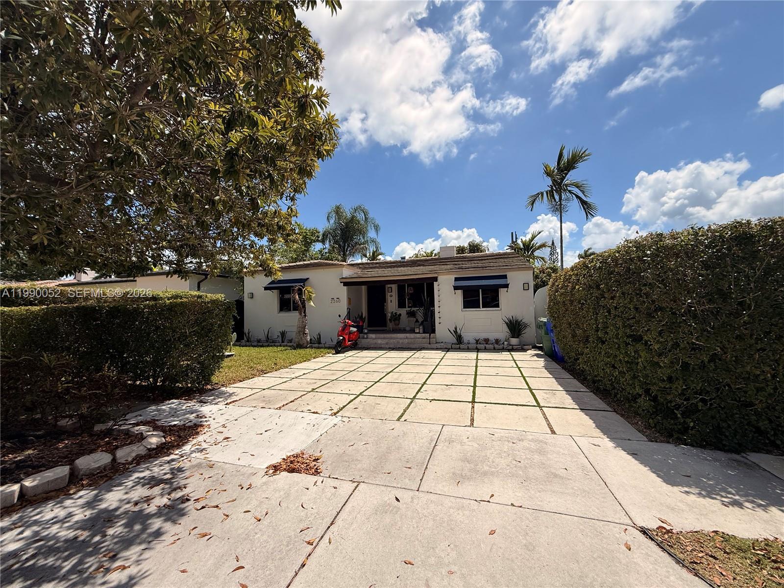 2260 SW 25th St Miami, FL 33133