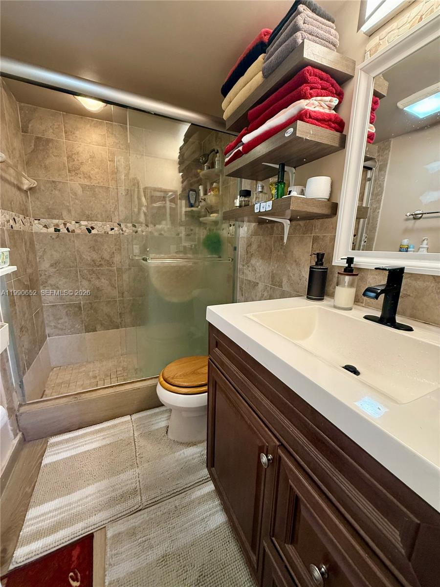 4100 Crystal Lk Dr #407 Deerfield Beach, FL 33064