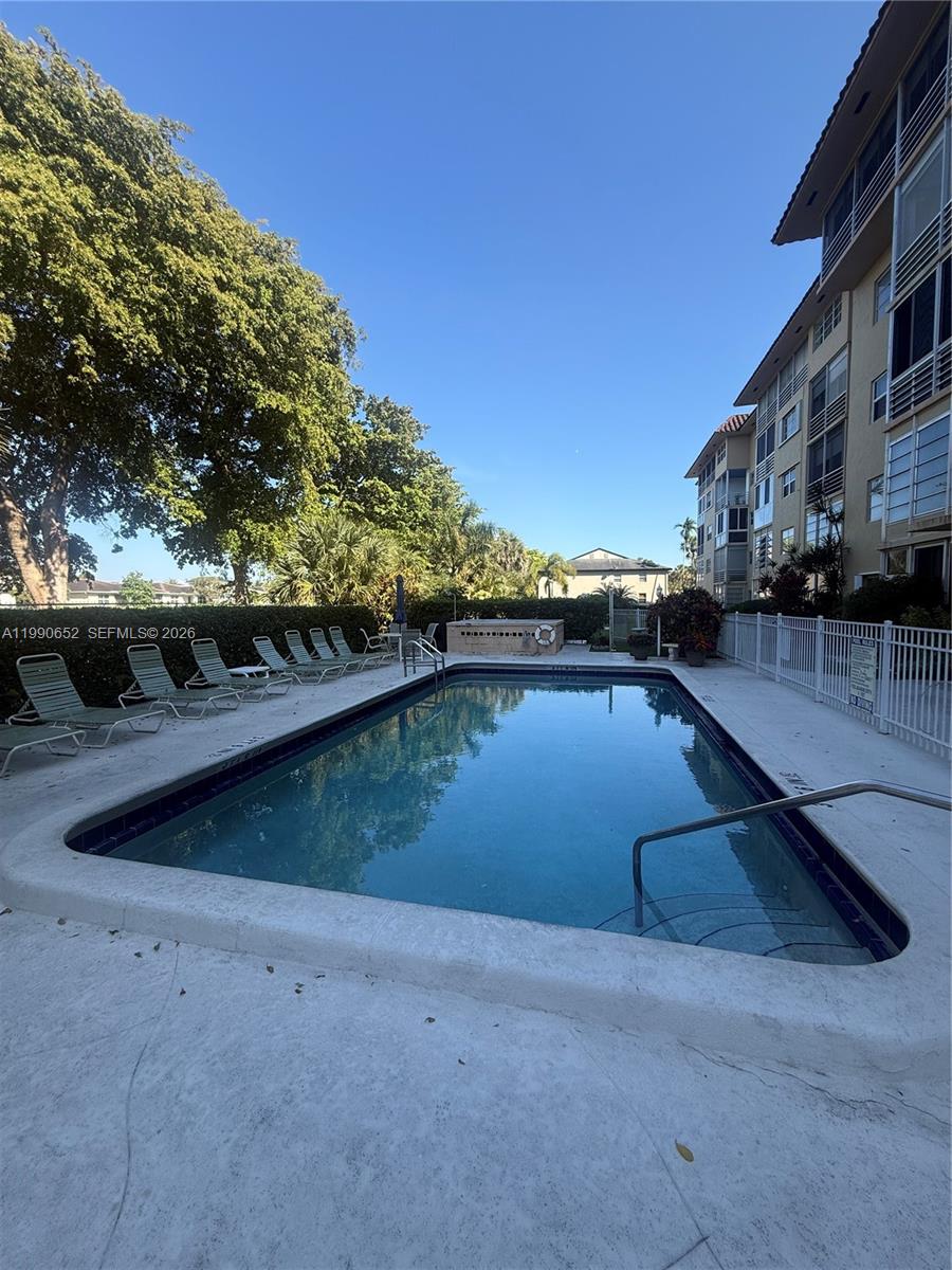 4100 Crystal Lk Dr #407 Deerfield Beach, FL 33064