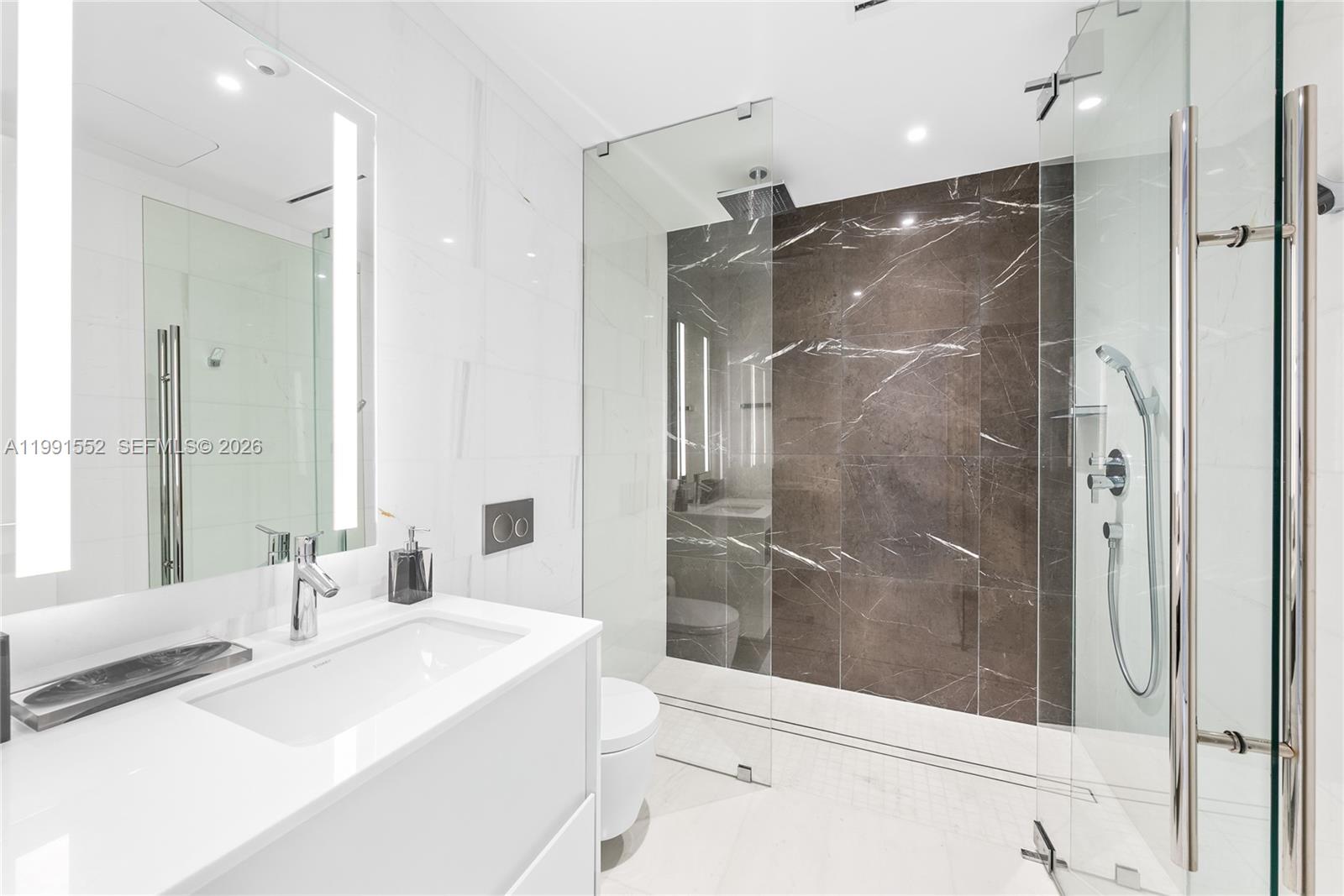 300 Biscayne Blvd Way #901E Miami, FL 33131