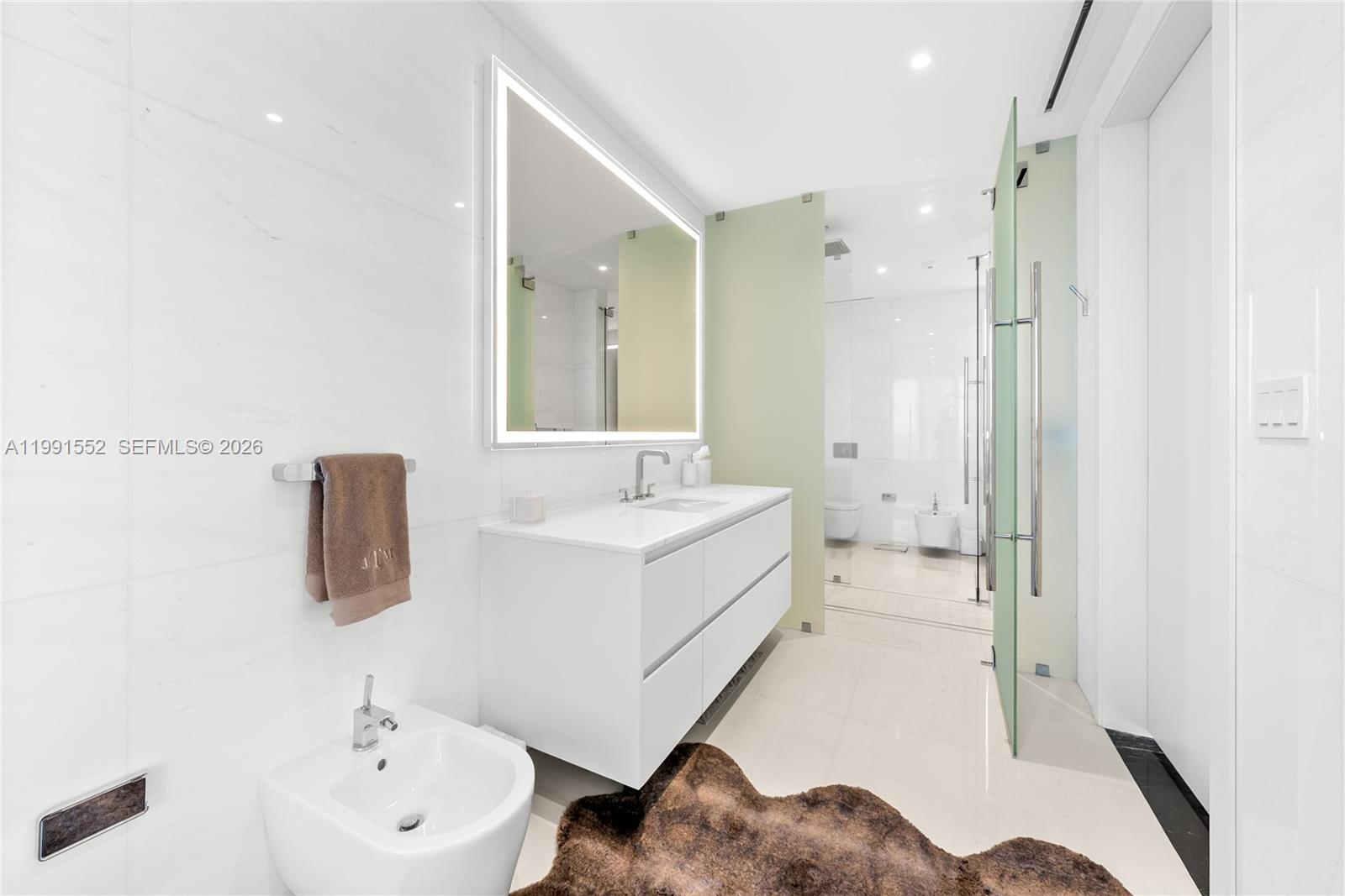 300 Biscayne Blvd Way #901E Miami, FL 33131