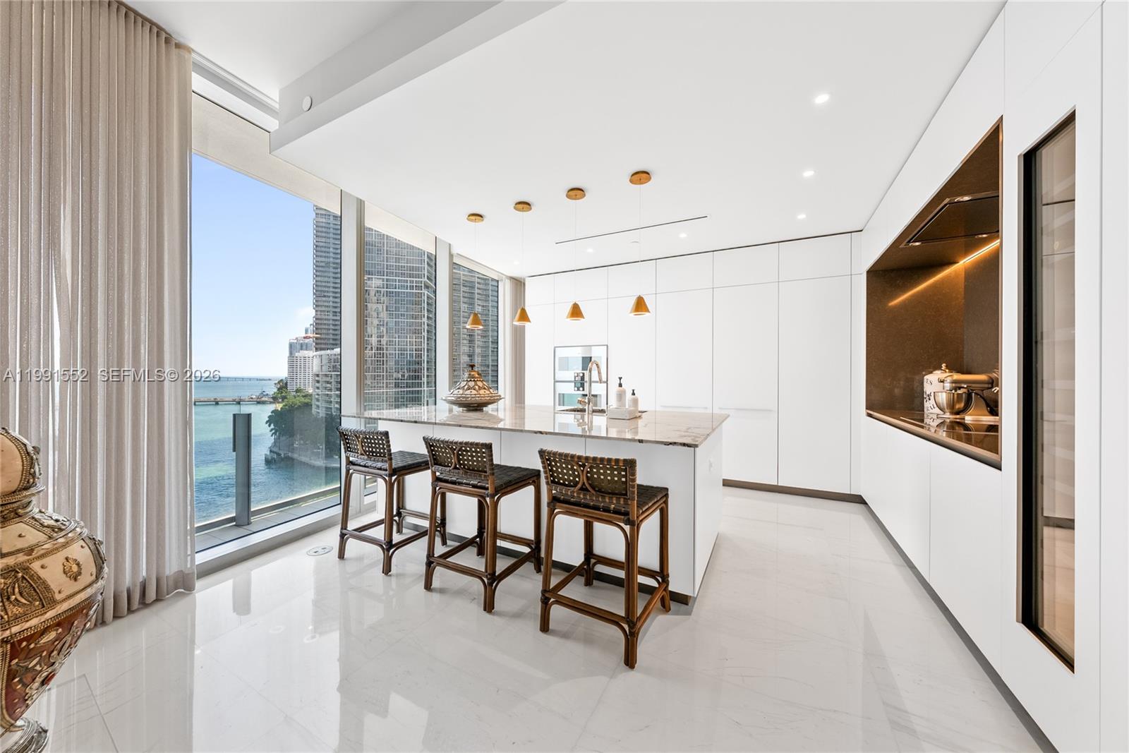 300 Biscayne Blvd Way #901E Miami, FL 33131