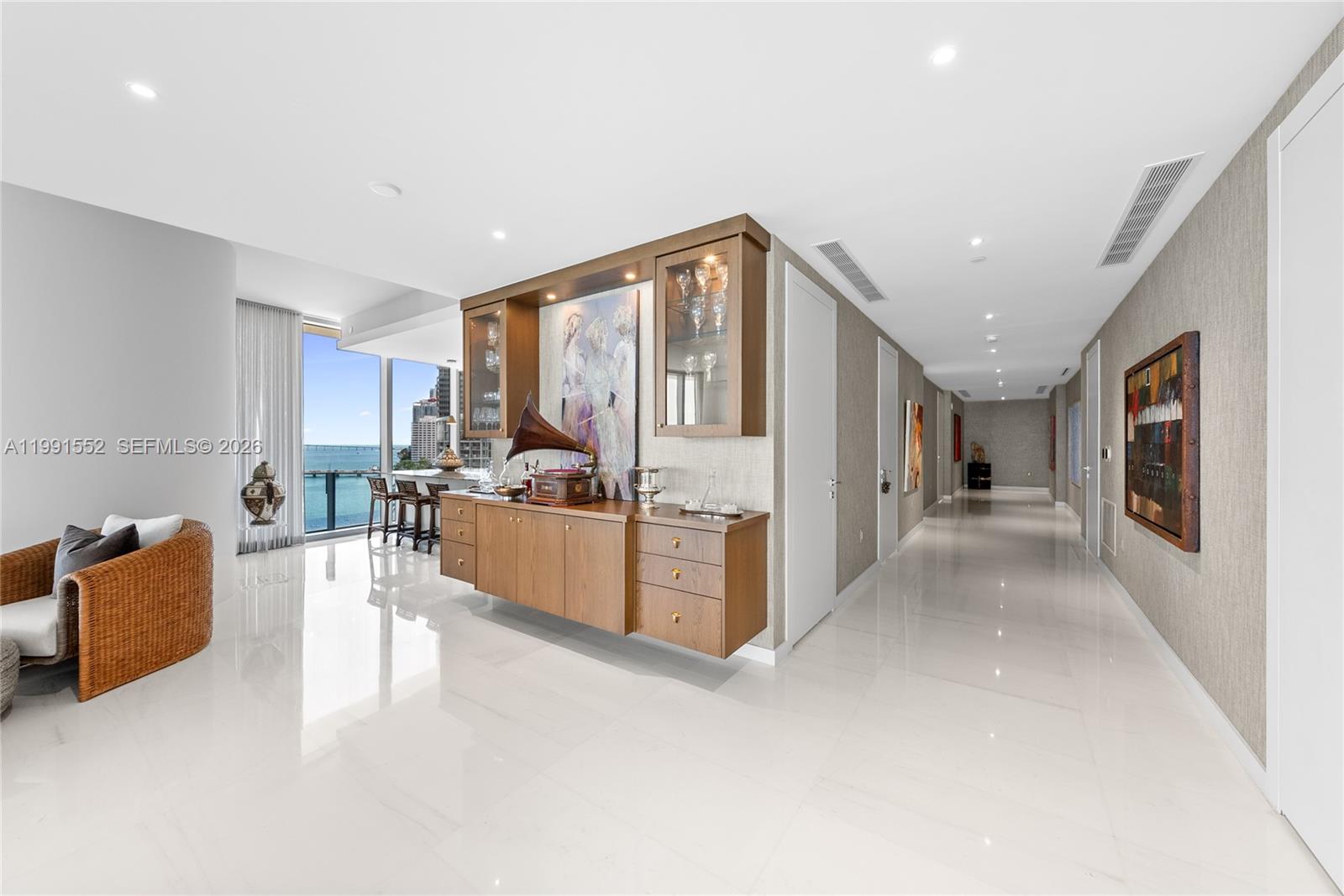 300 Biscayne Blvd Way #901E Miami, FL 33131