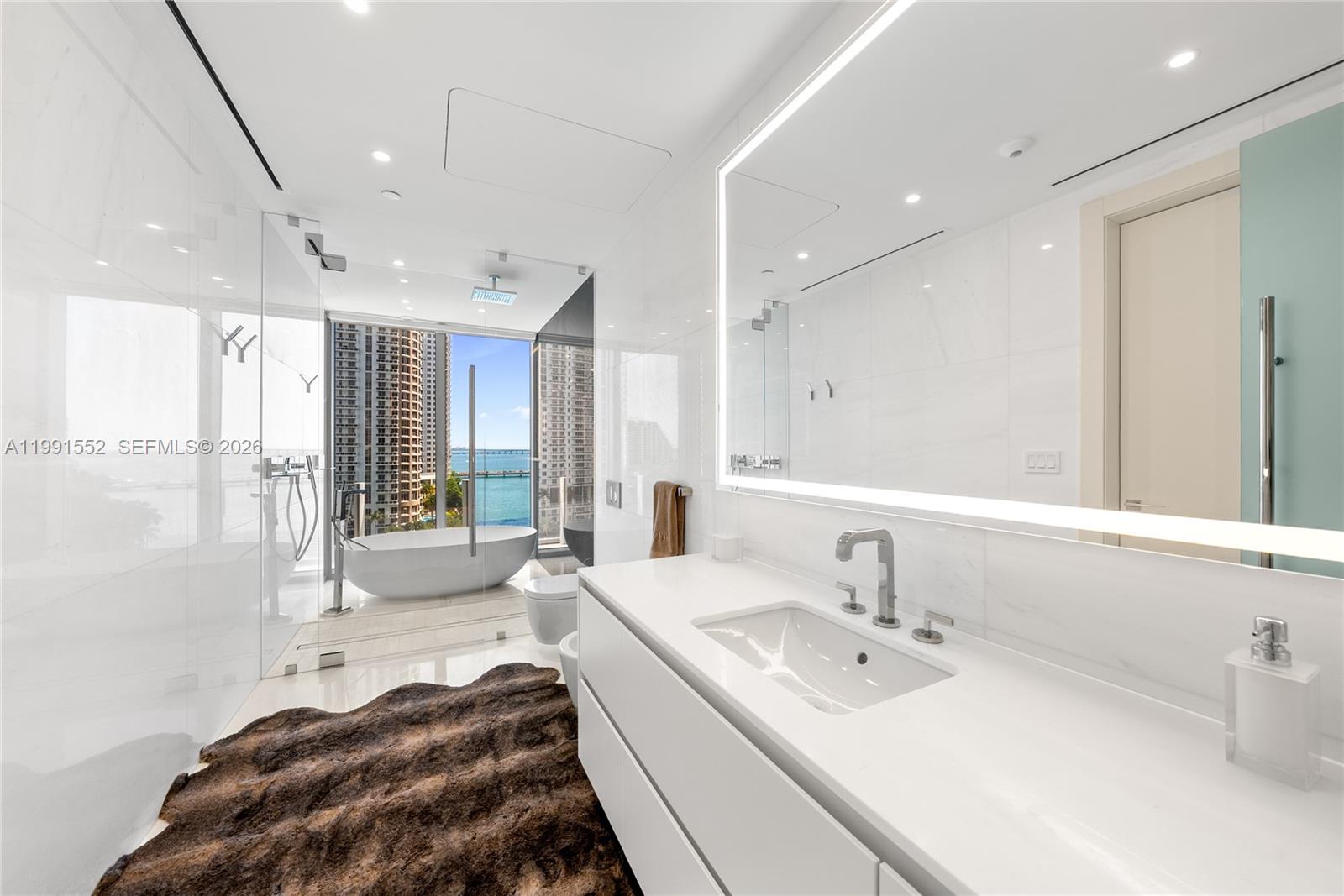 300 Biscayne Blvd Way #901E Miami, FL 33131