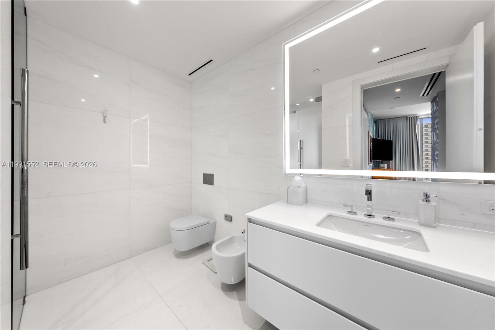 300 Biscayne Blvd Way #901E Miami, FL 33131