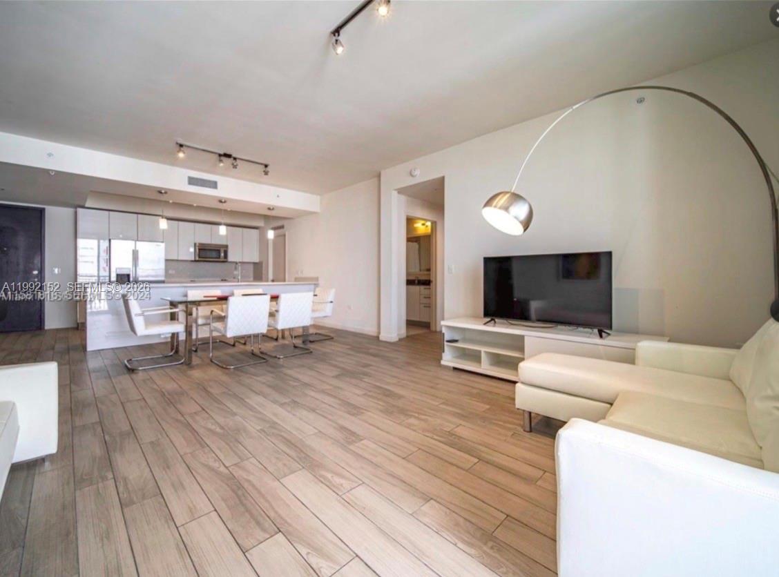 999 SW 1st Ave #2105 Miami, FL 33130