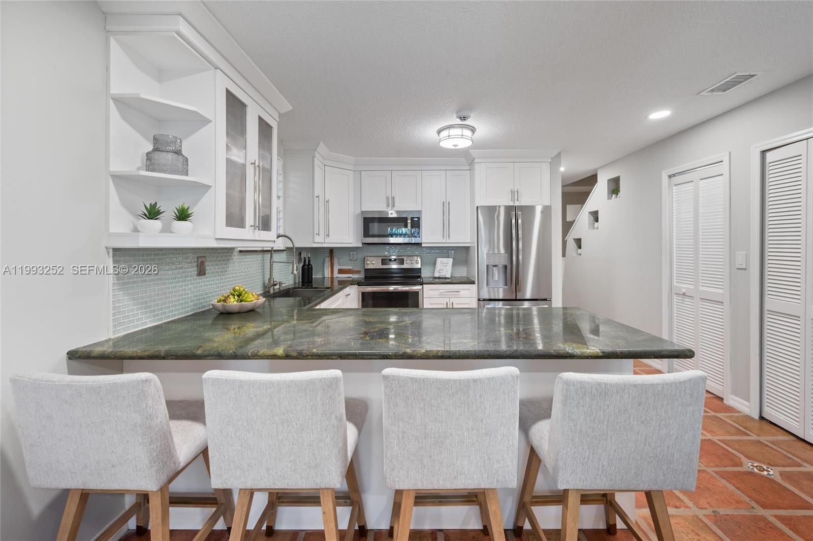 3274 Gifford Ln Miami, FL 33133