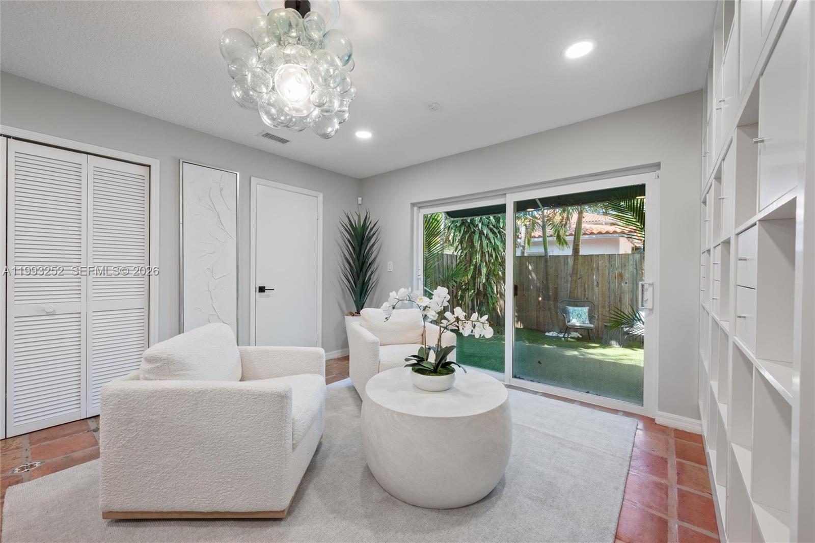 3274 Gifford Ln Miami, FL 33133