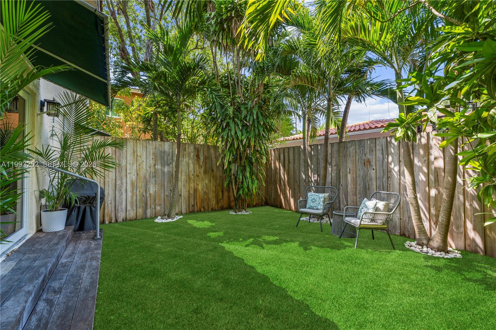 3274 Gifford Ln Miami, FL 33133